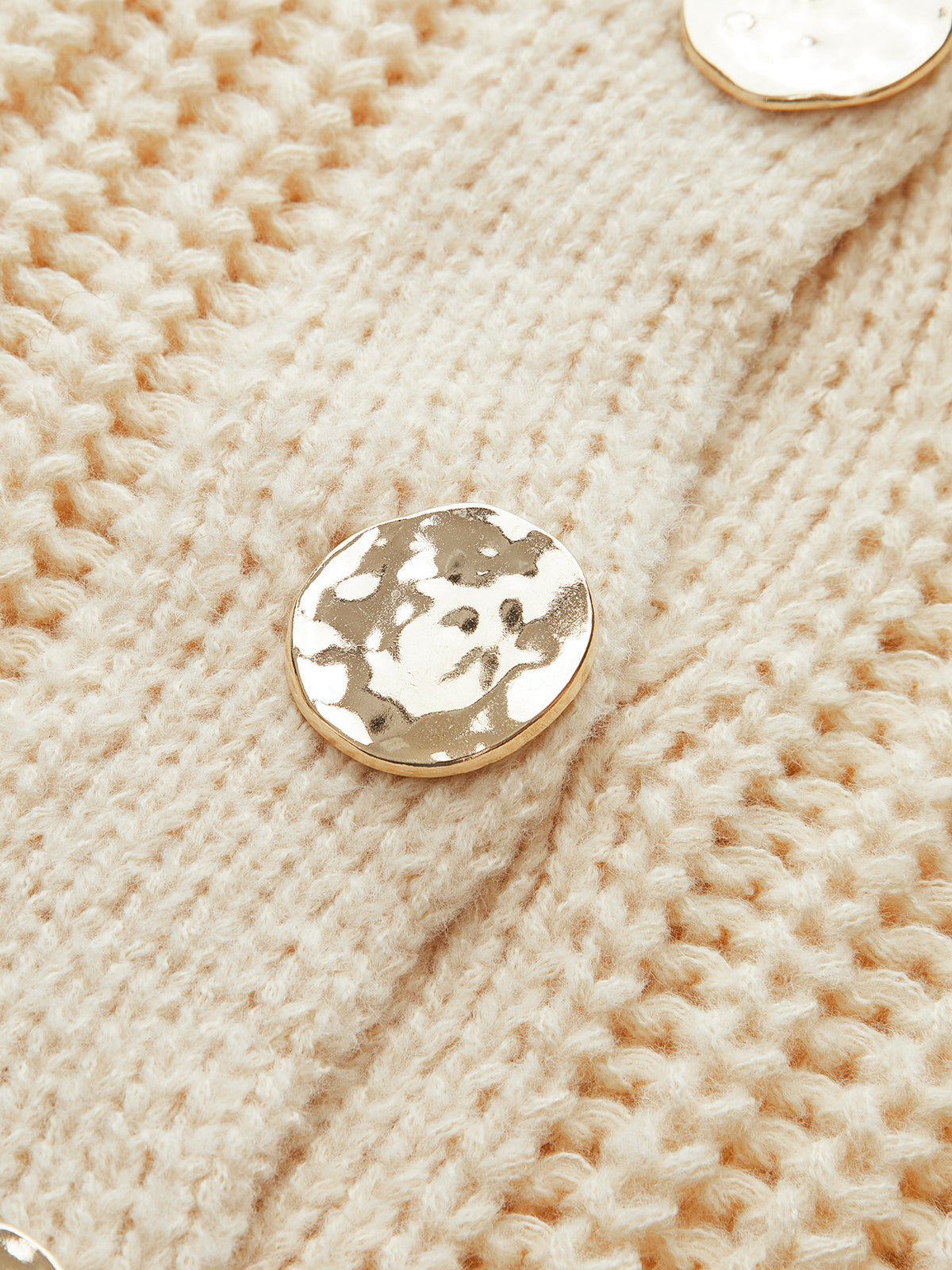 Einfacher, grob gestrickter Cardigan mit Knöpfen 