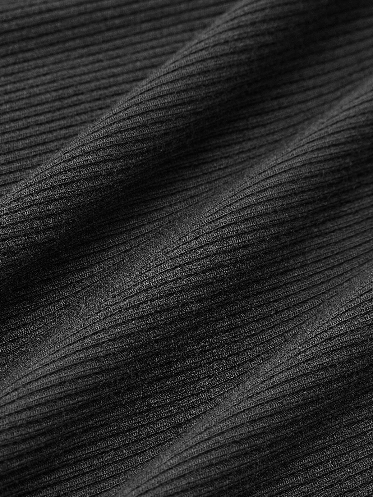 schulterfreies, fließendes Strickkleid 