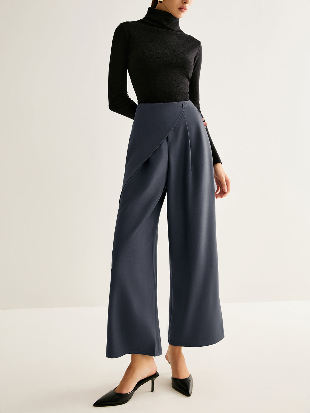 Asymmetrische Hose mit weitem Bein 