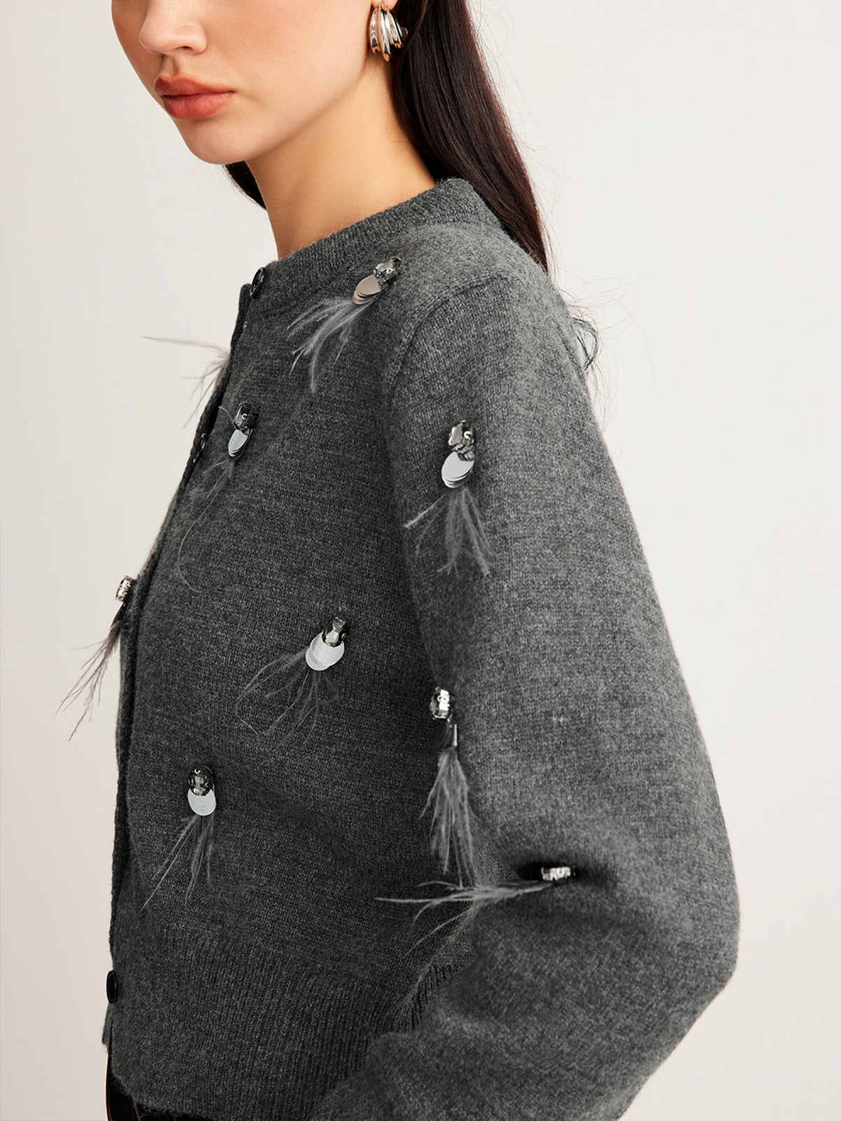 Freizeit-Strickjacke mit Knöpfen und Pailletten 