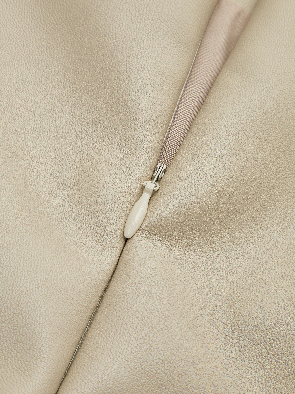 Midi-Rock mit Paspelierung aus Kunstleder 