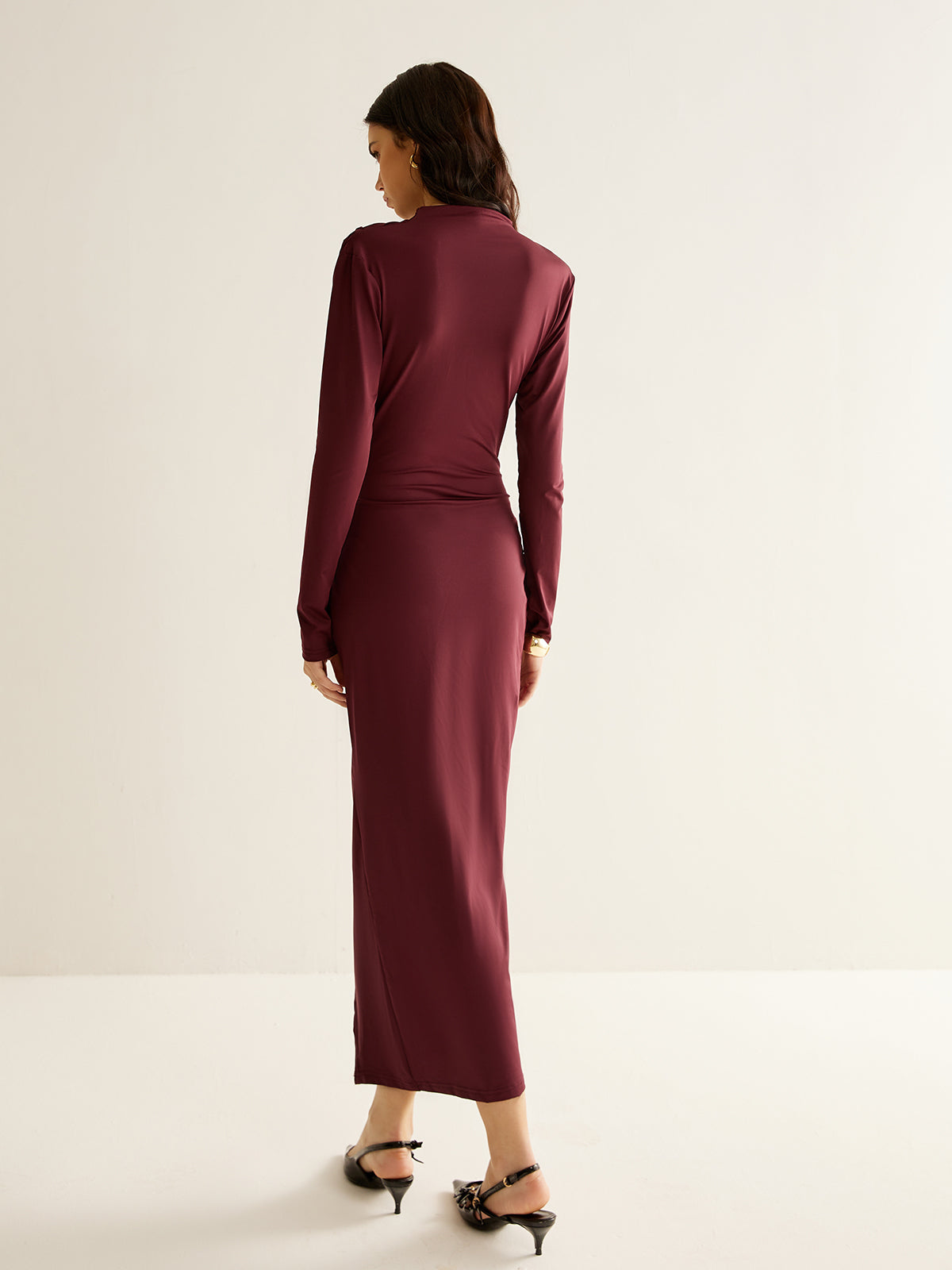Elegantes plissiertes Kleid mit Schlitz 