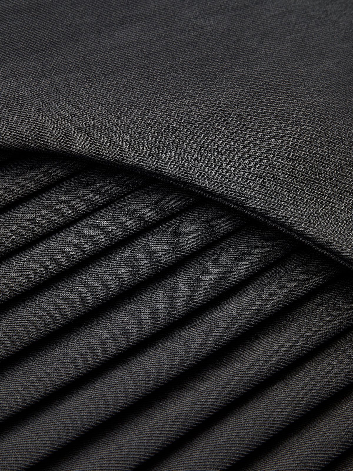 Rock mit seitlichen Falten und Schnallengürtel 