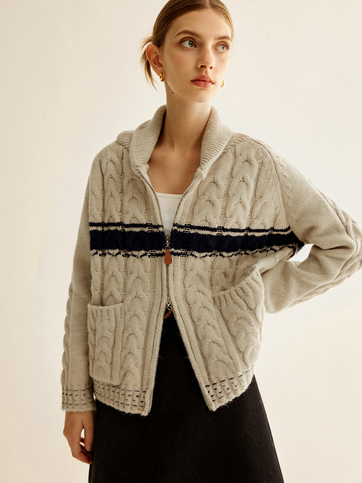 Strickoberbekleidung mit Farbblock-Design und Drehverschluss 