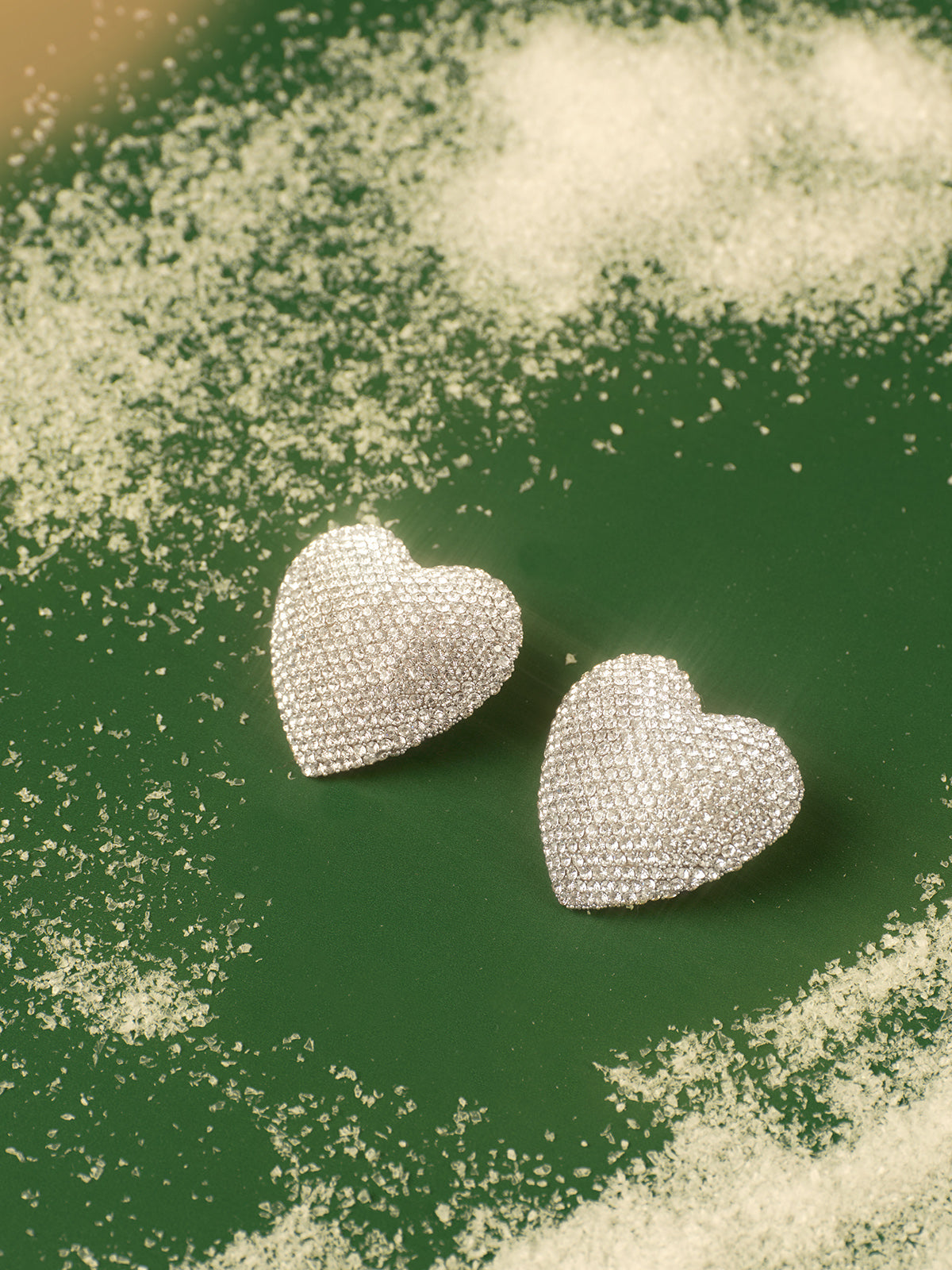 Boucles d'oreilles puces en forme de cœur avec strass 