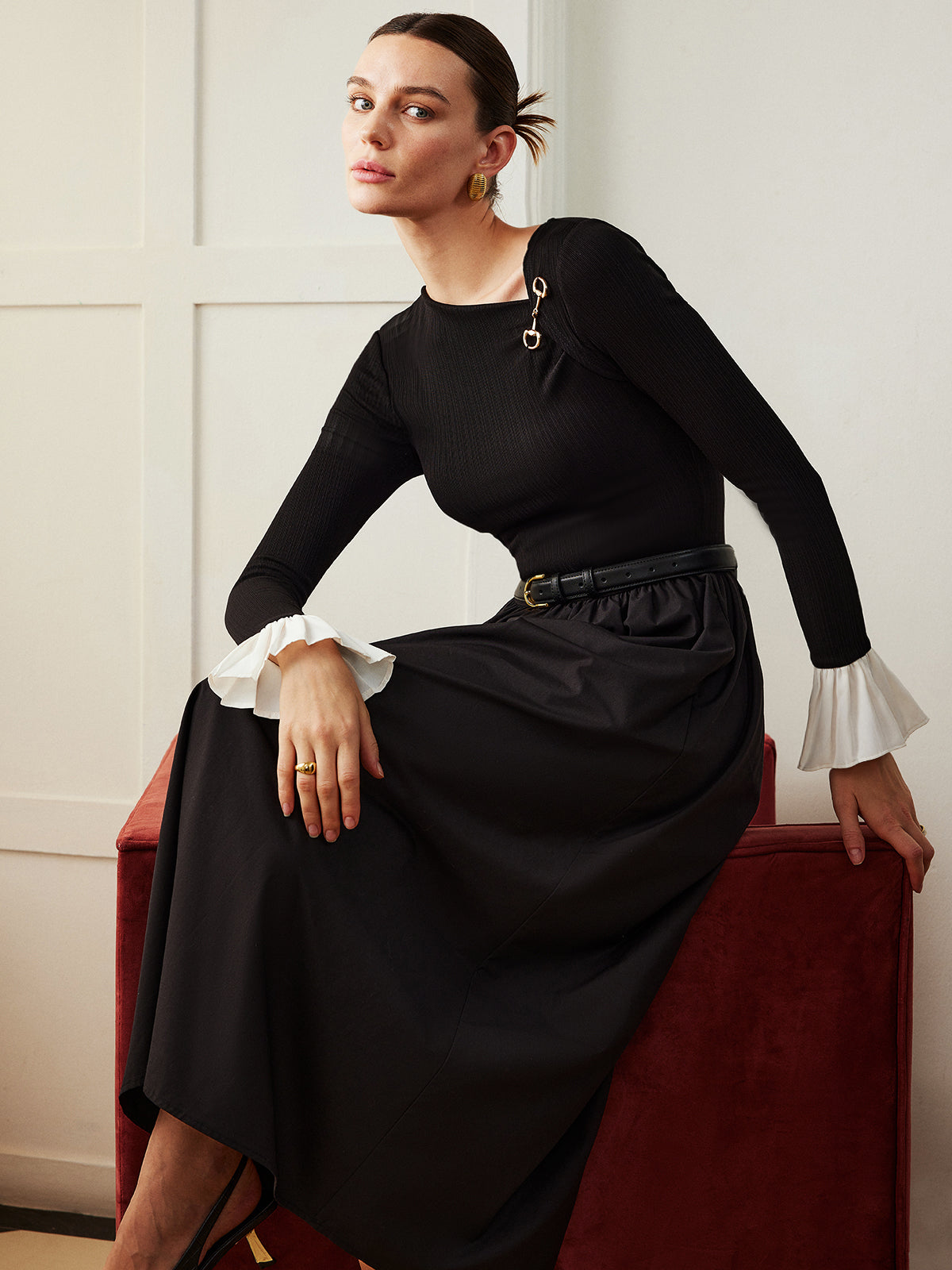 Robe sans ceinture à poches et poignets volantés 