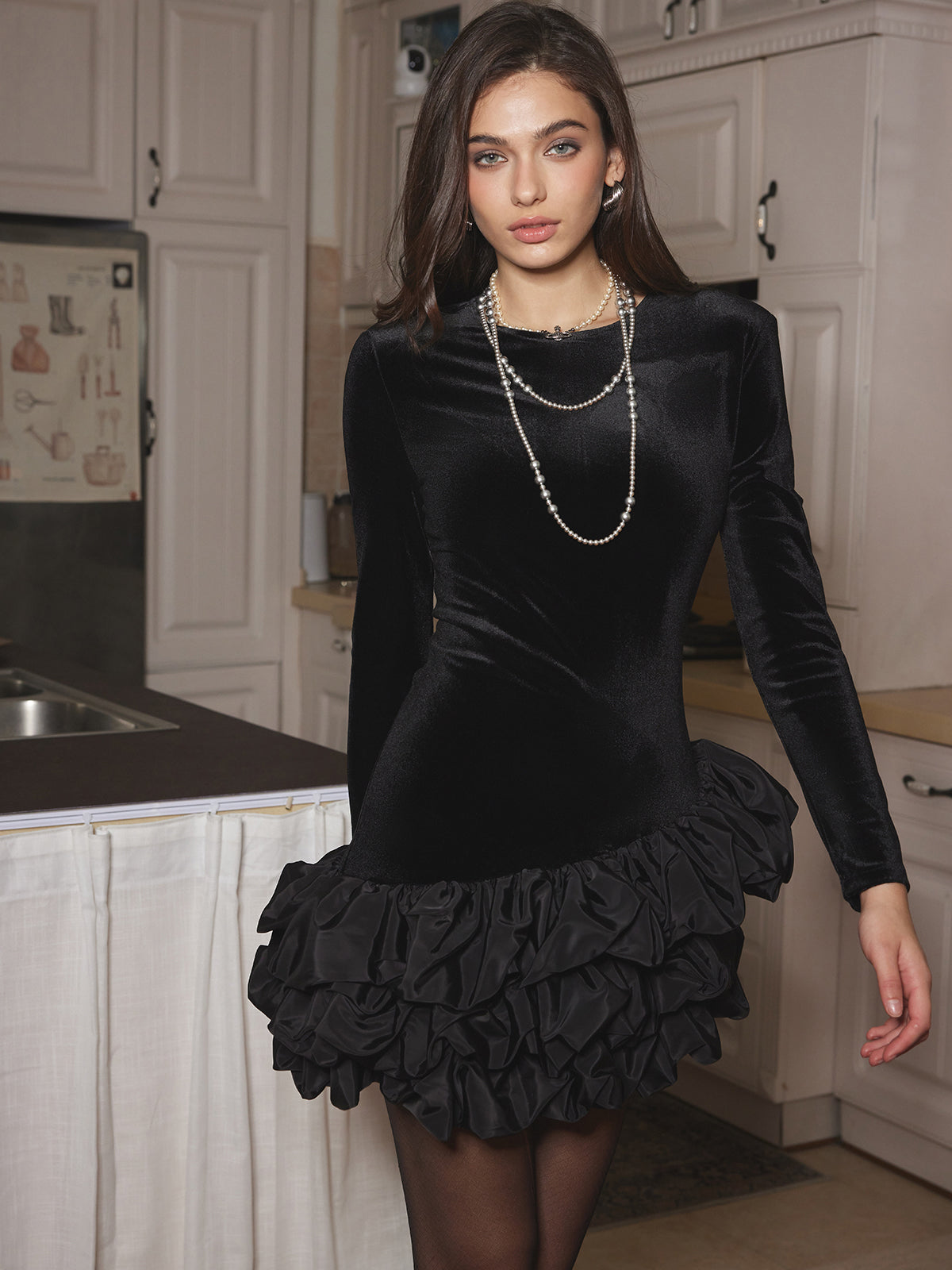 Robe bouffante en velours avec épaulettes 