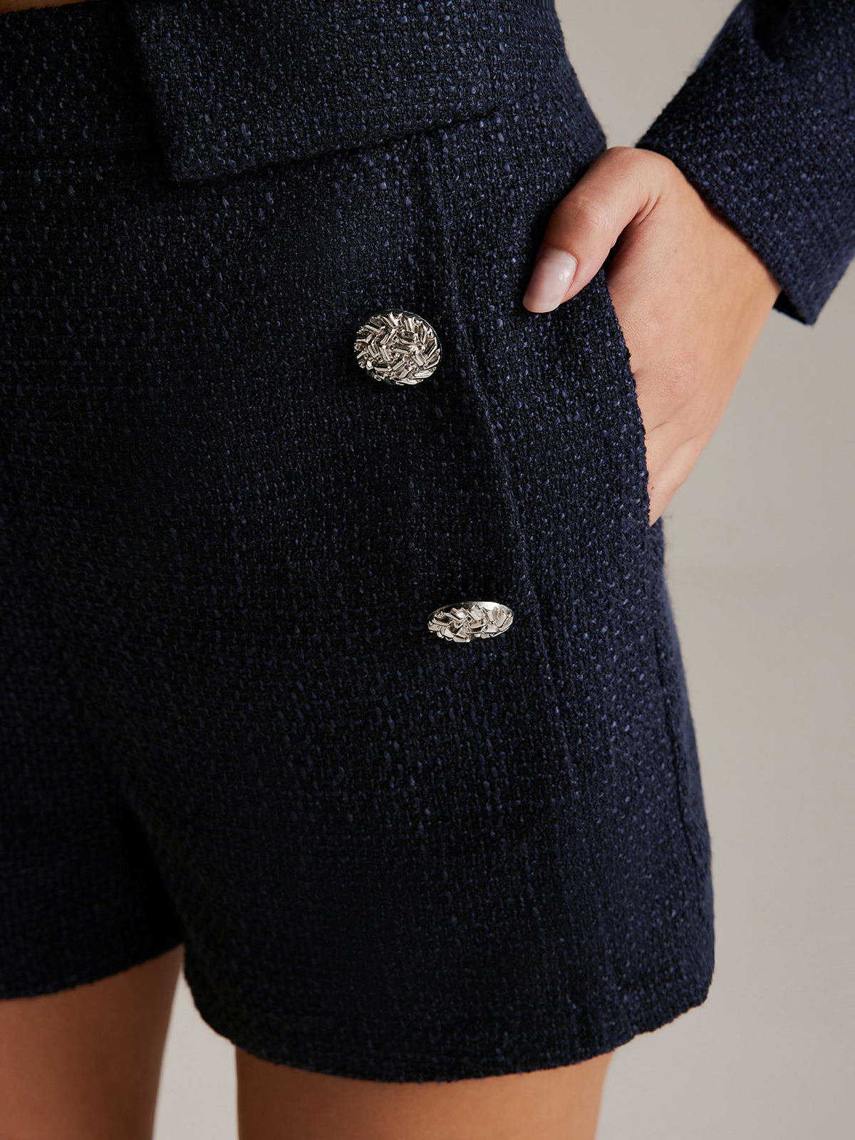 Tweed-Shorts mit Knopfdekor