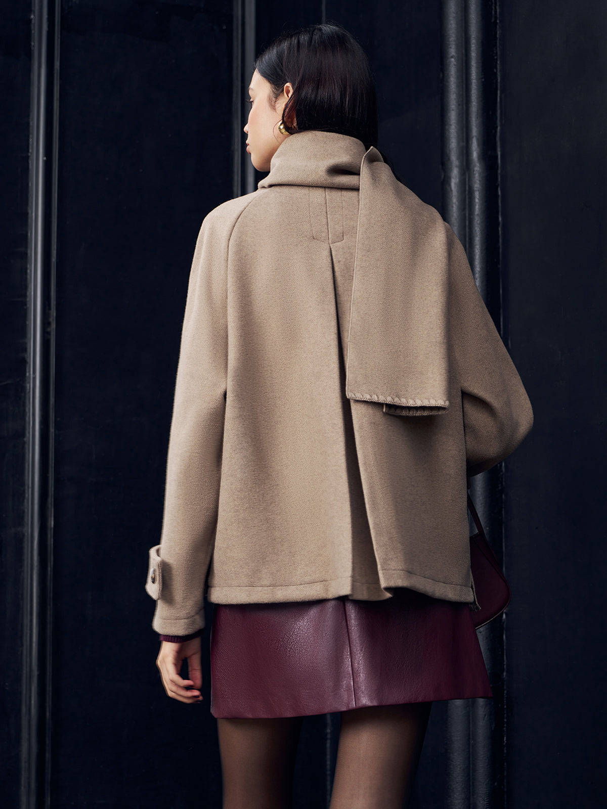 Veste plissée avec foulard assorti à boutons 