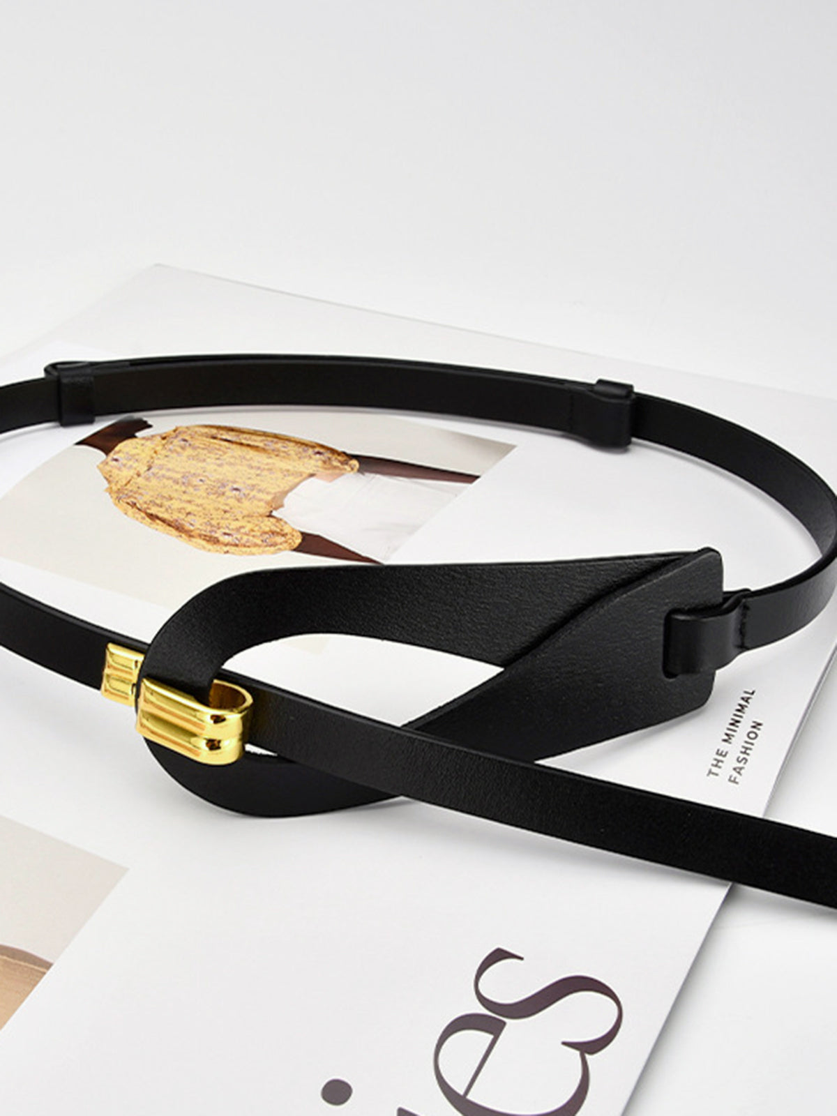 Ceinture en cuir creux irrégulière 