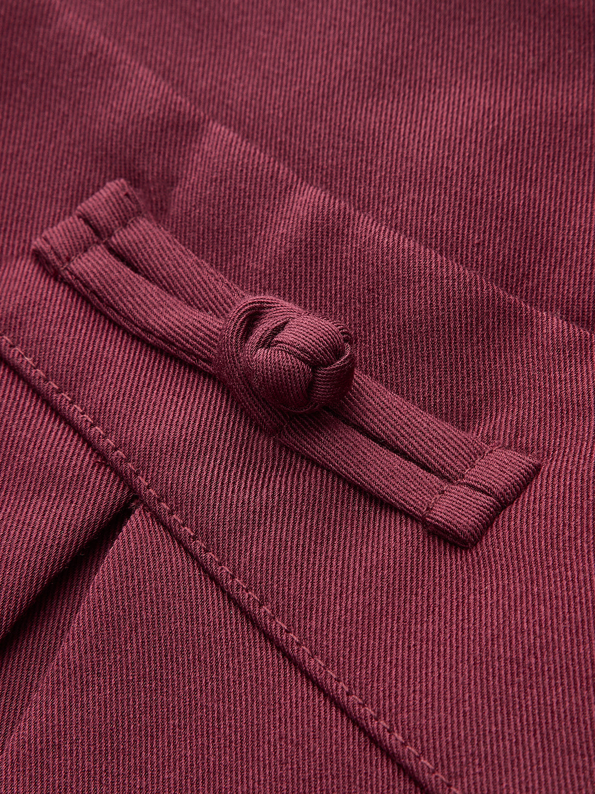 Minirock mit asymmetrischem Schlitz 