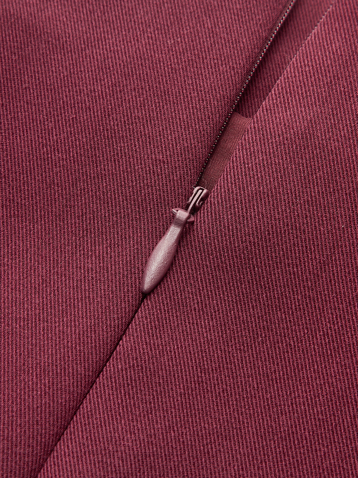 Minirock mit asymmetrischem Schlitz 