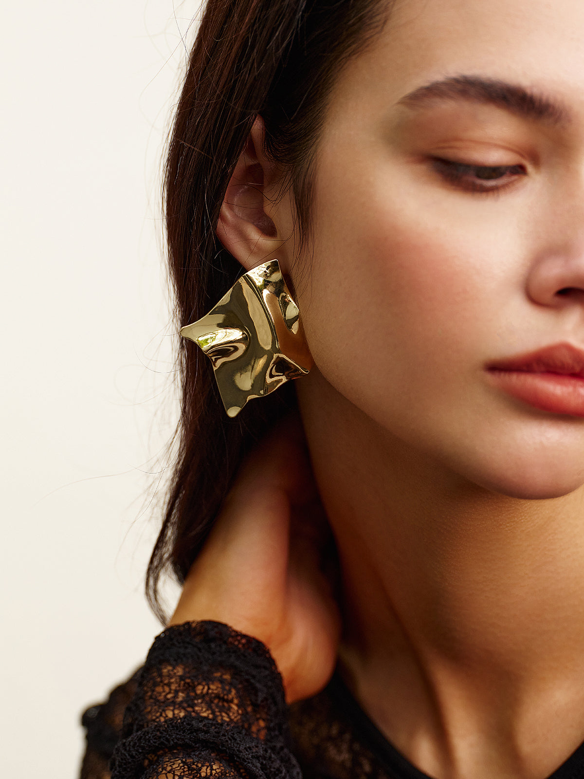 Boucles d'oreilles minimalistes plissées à clous 