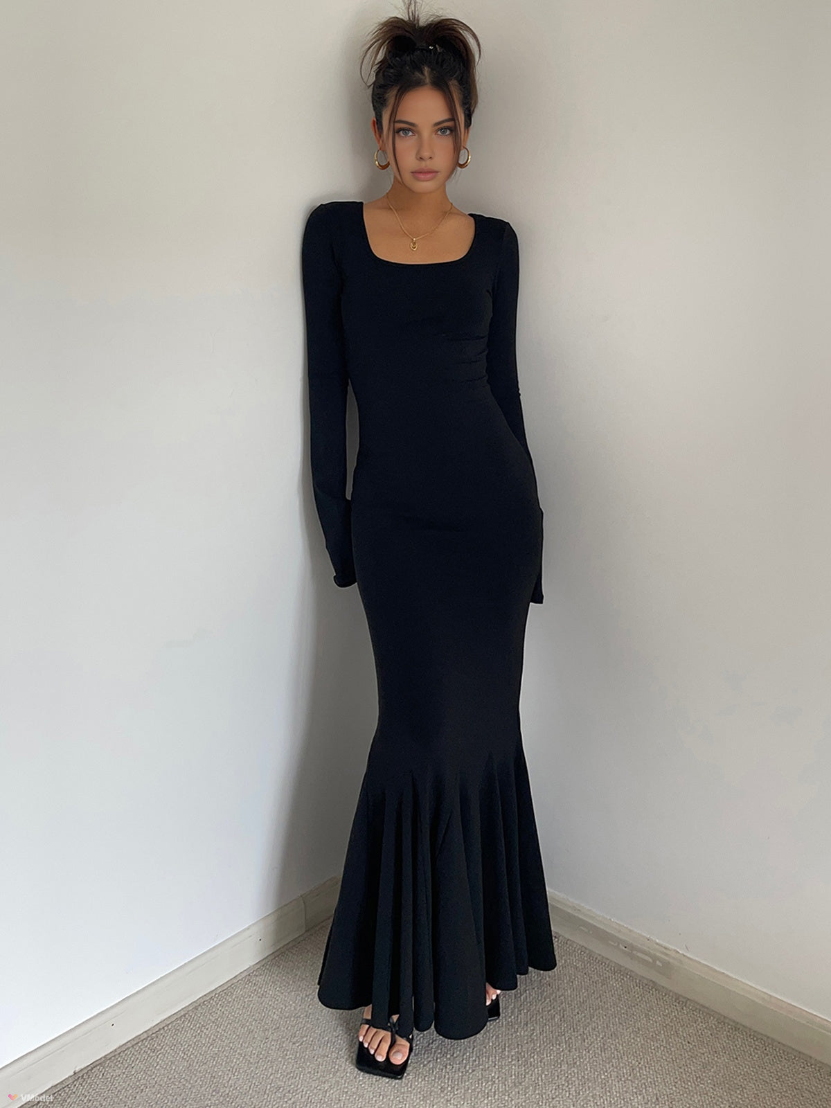 Robe longue moulante en maille à volants 