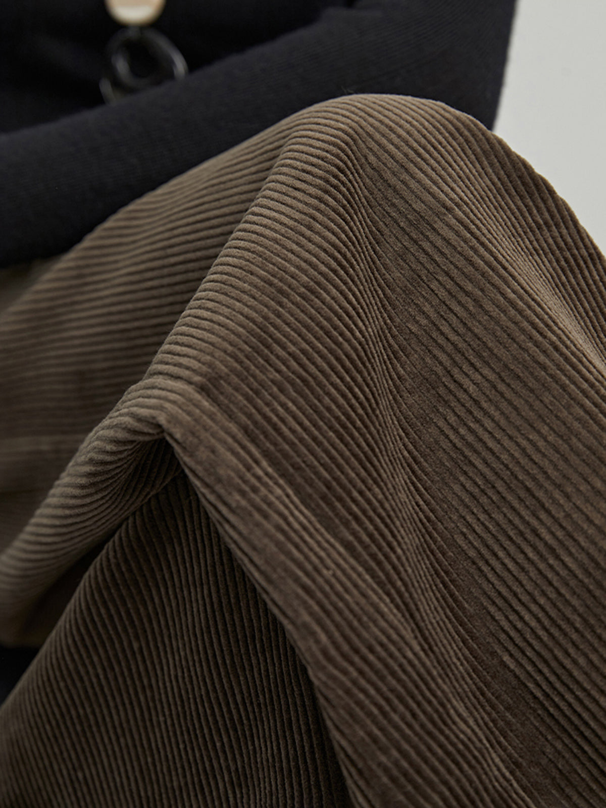 Cordhose mit hohem Bund und fließendem Saum 