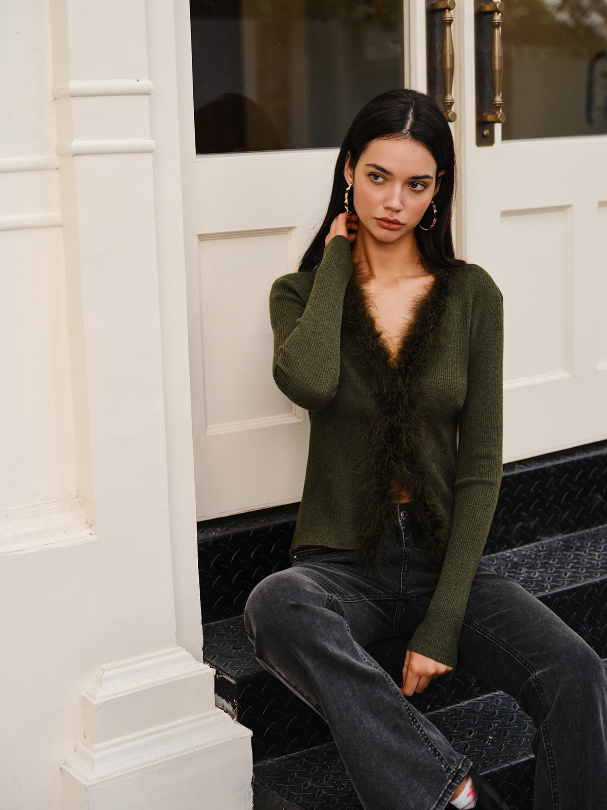 Pull slim en laine mélangée avec bordure en plumes 