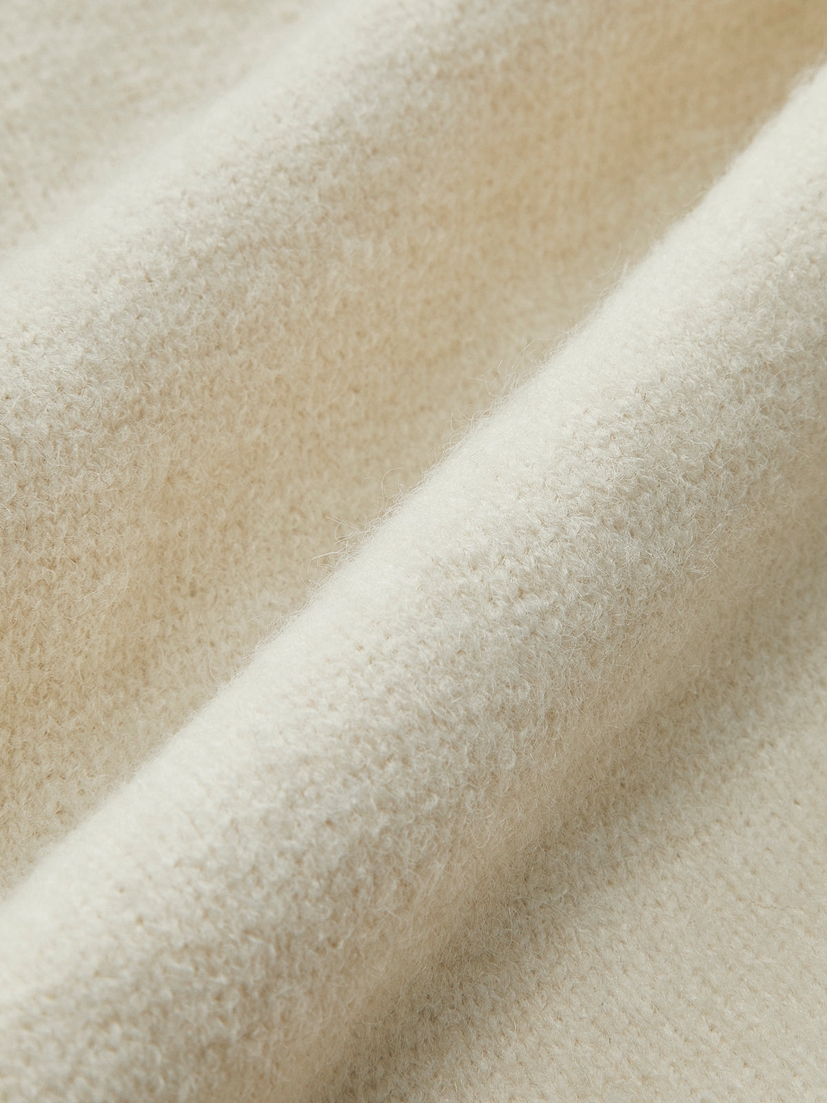 Cardigan mit Rollkragen und Kontrastknöpfen 