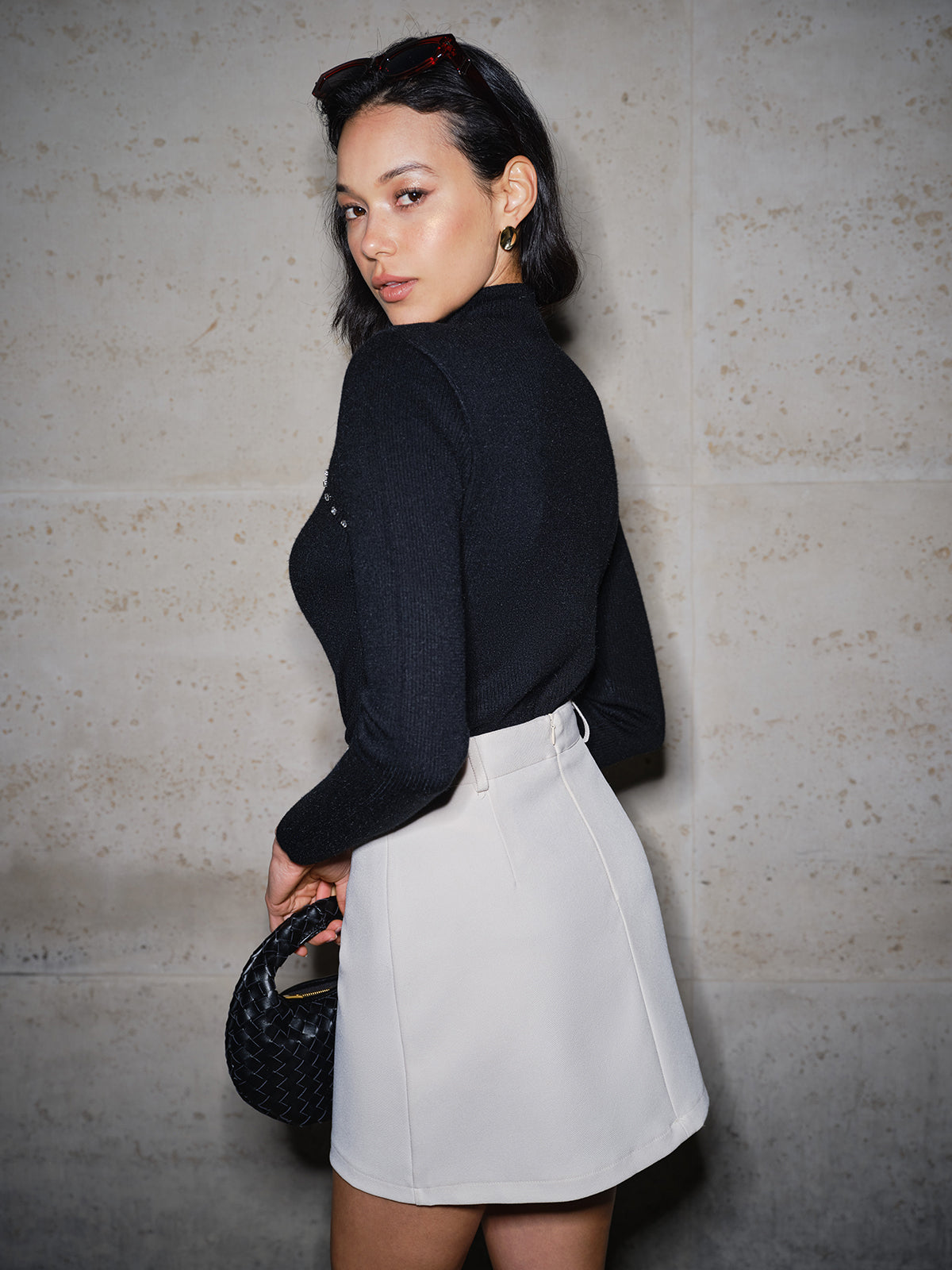 Pull côtelé slim à découpes et perles 