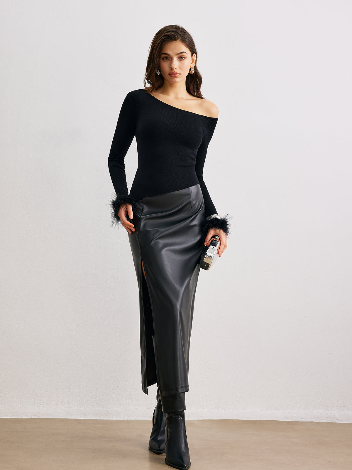 Kaschmirpullover mit asymmetrischem Kragen, schmal geschnitten 