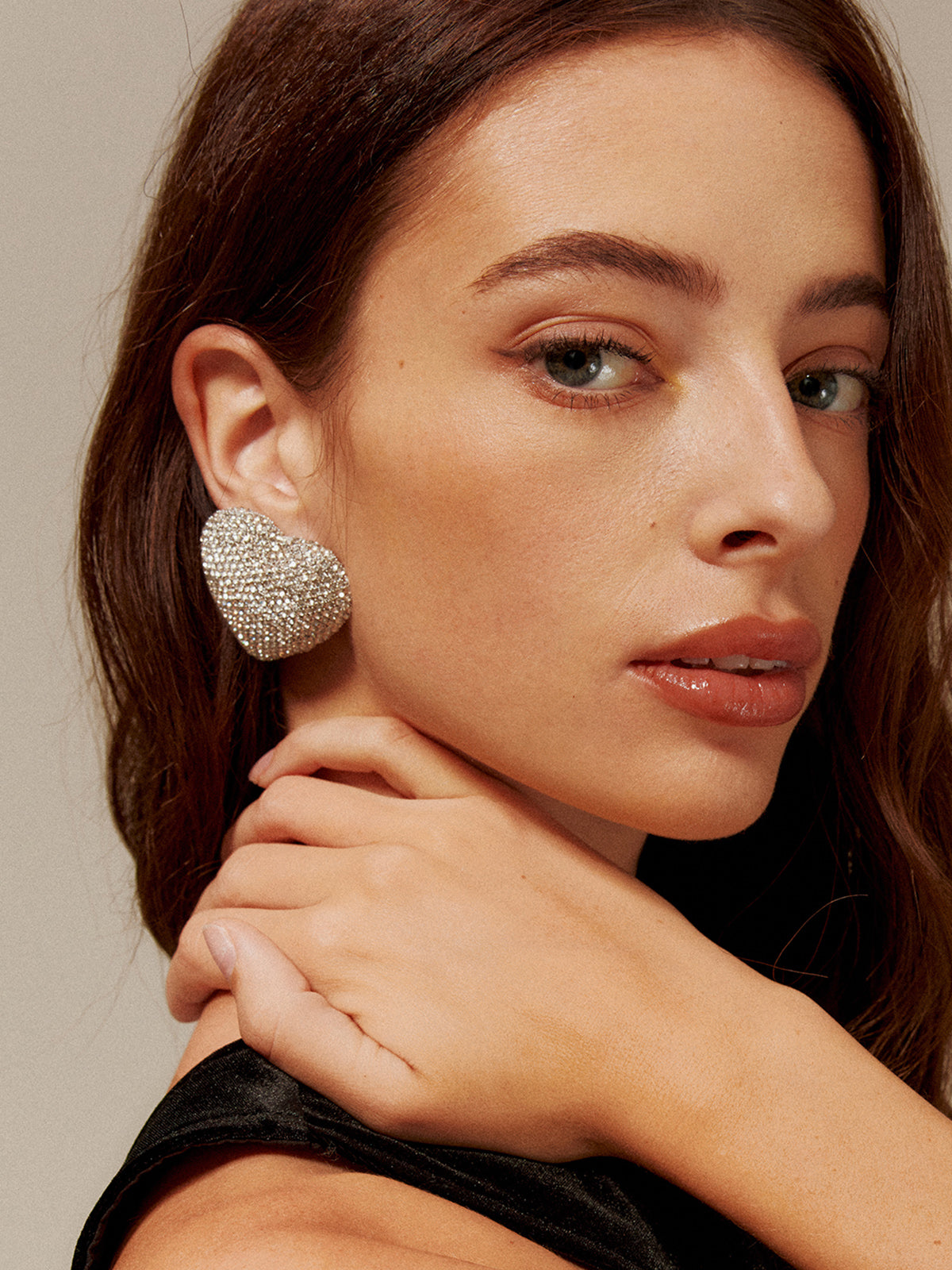 Boucles d'oreilles puces en forme de cœur avec strass 