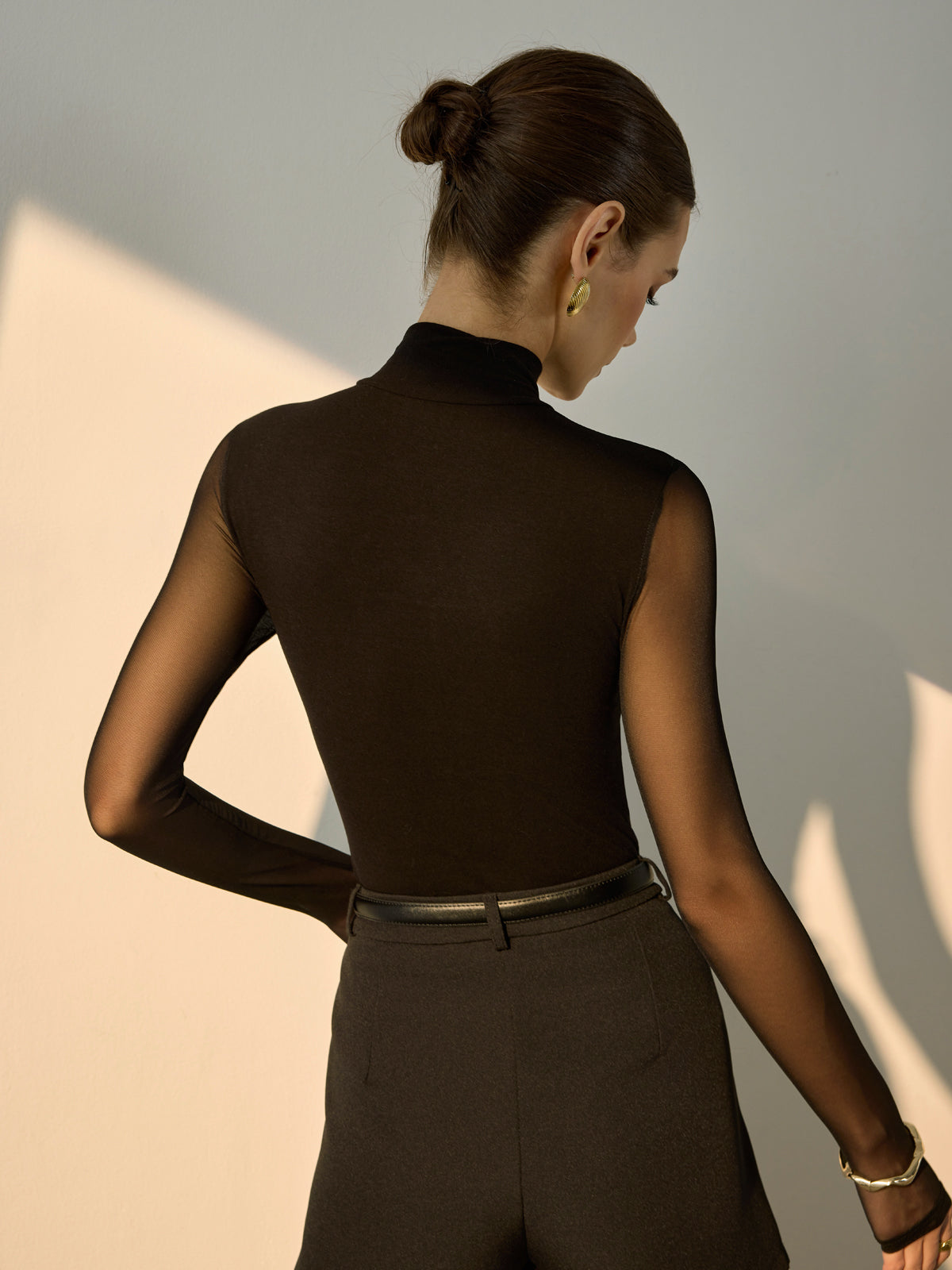 T-shirt plissé à manches transparentes 