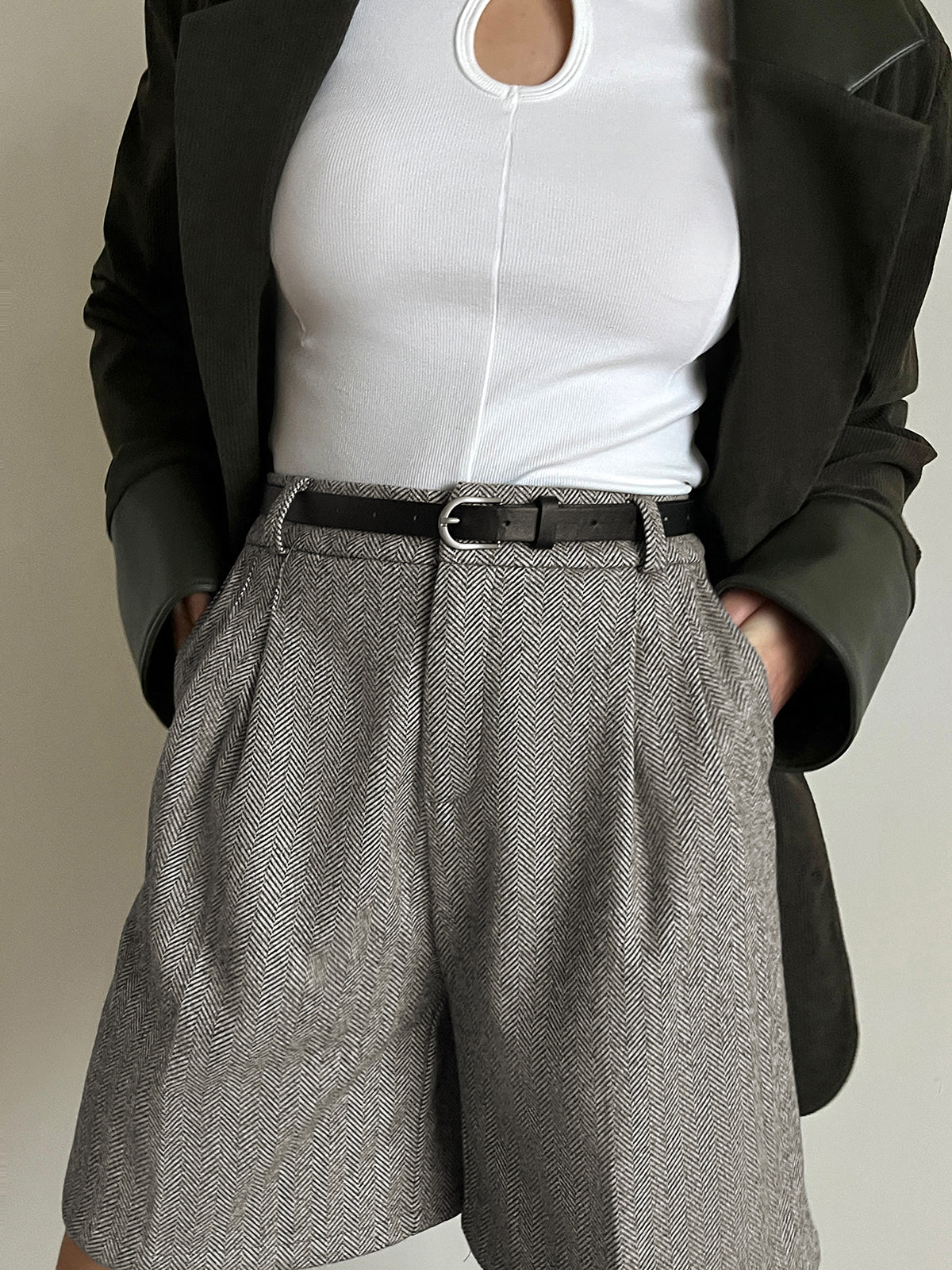 Chevron Tweed Gürtel-Knie-Shorts 