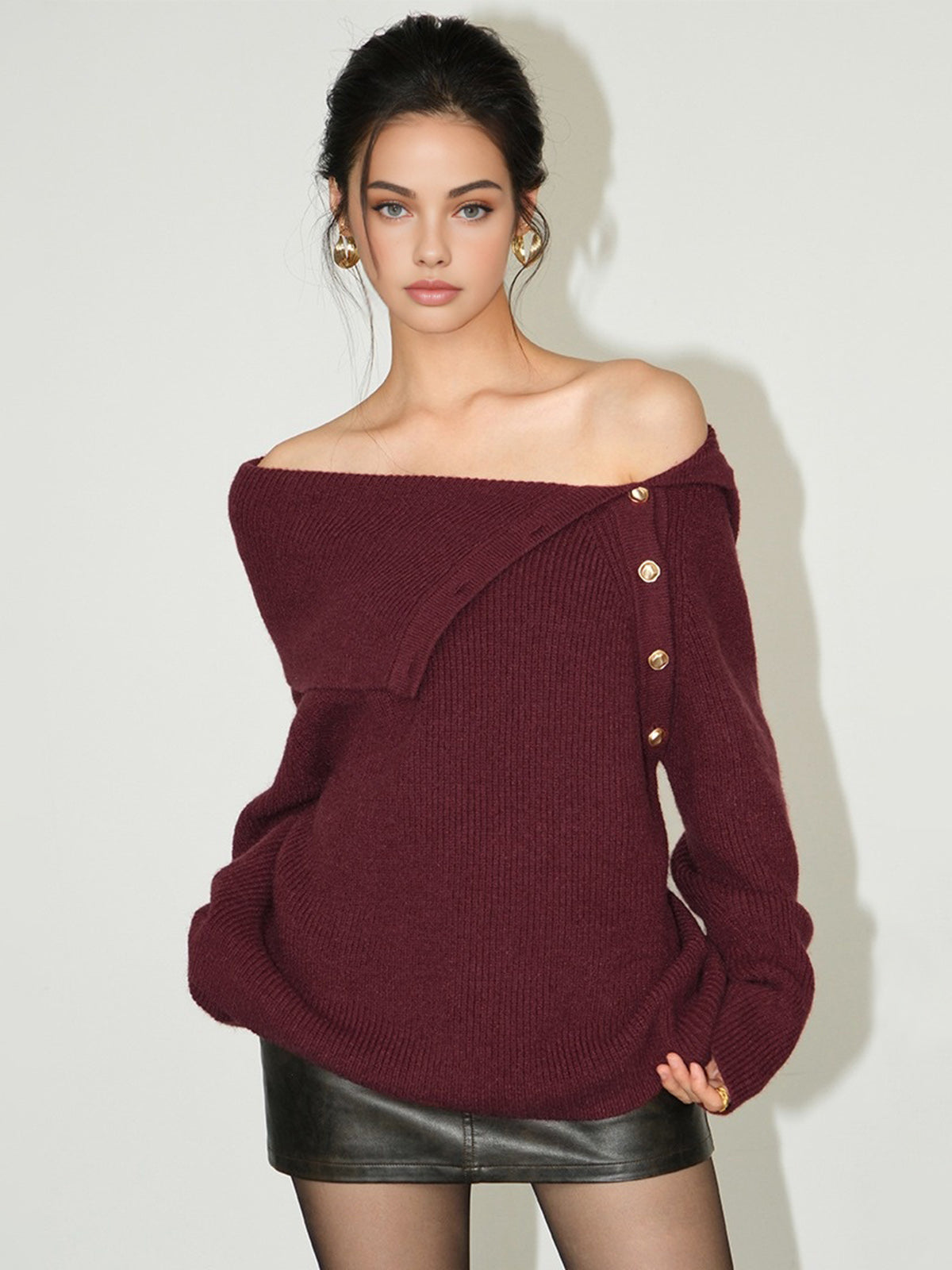 Pull asymétrique à épaules dénudées