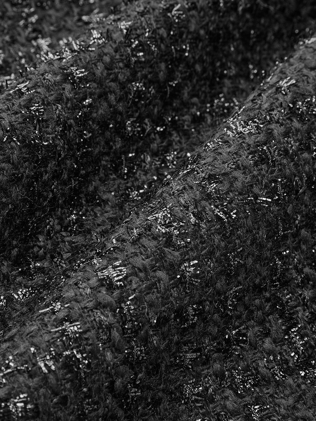 Kurzes, perlenbesetztes Kleid mit quadratischem Ausschnitt 