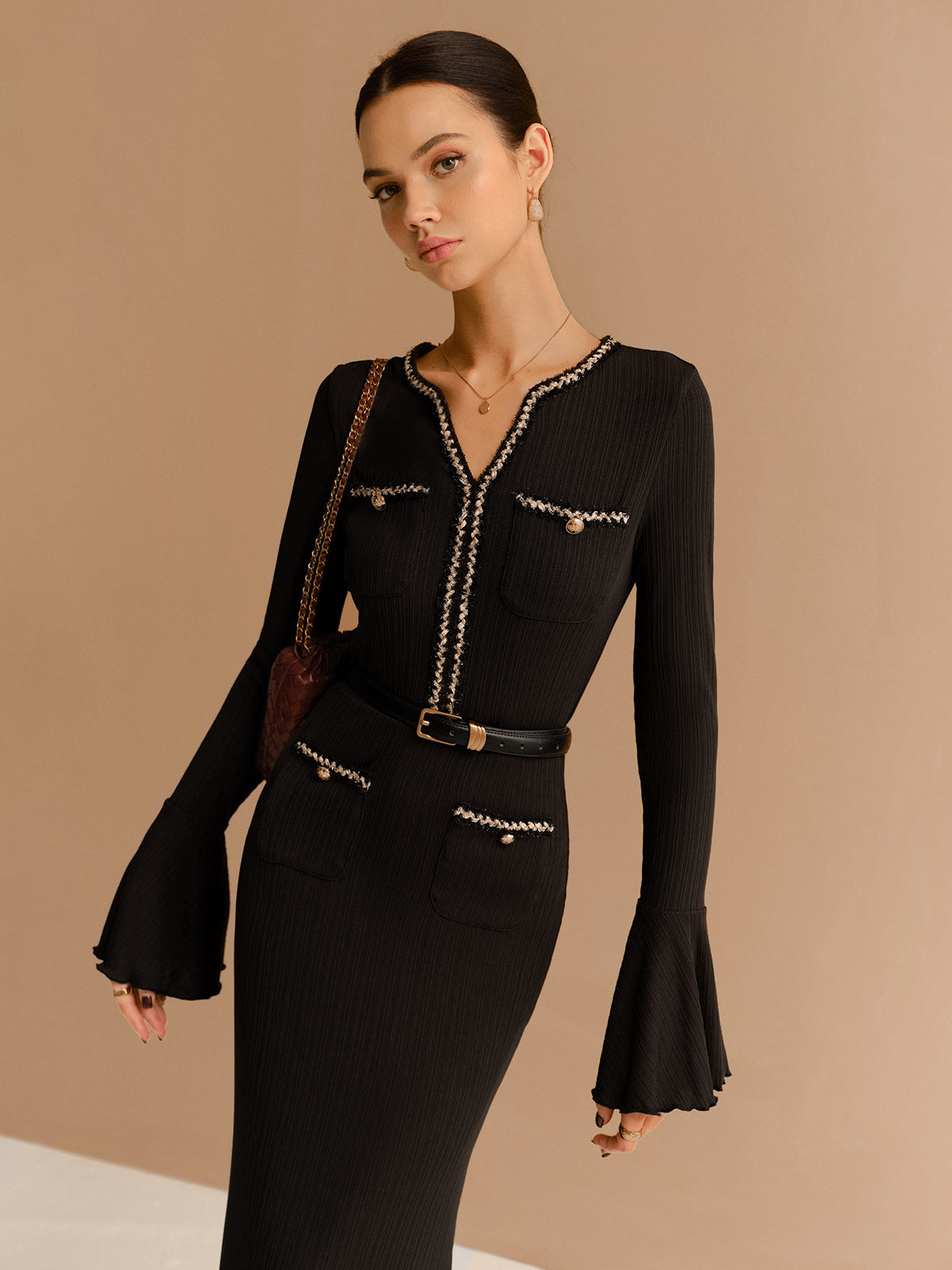 Robe cintrée élégante à volants et bordure contrastée, sans ceinture 