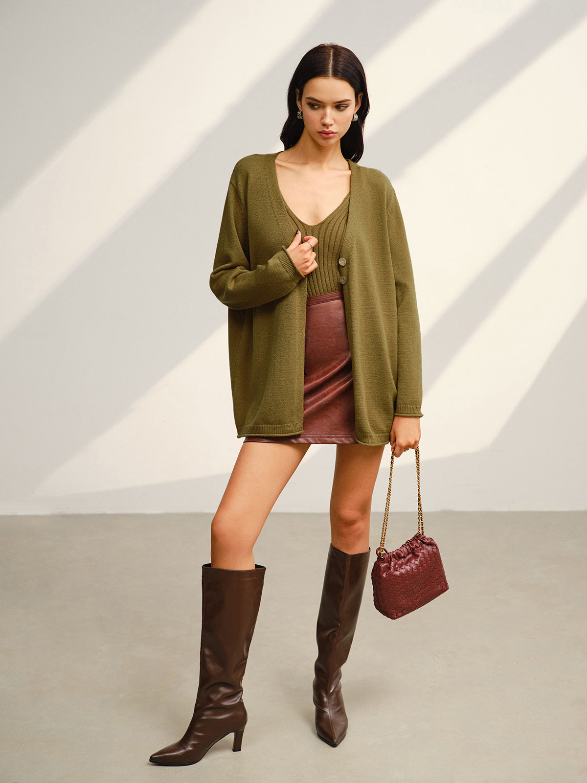 Zweiteiliges Set aus geripptem Pullover mit V-Ausschnitt 