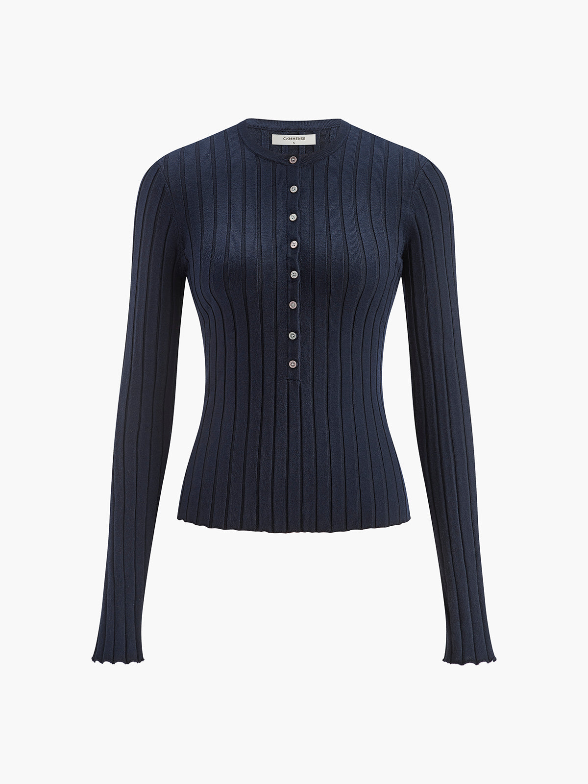 Rundhalsausschnitt, Knopfleiste, schmal geschnittenes Stricktop 