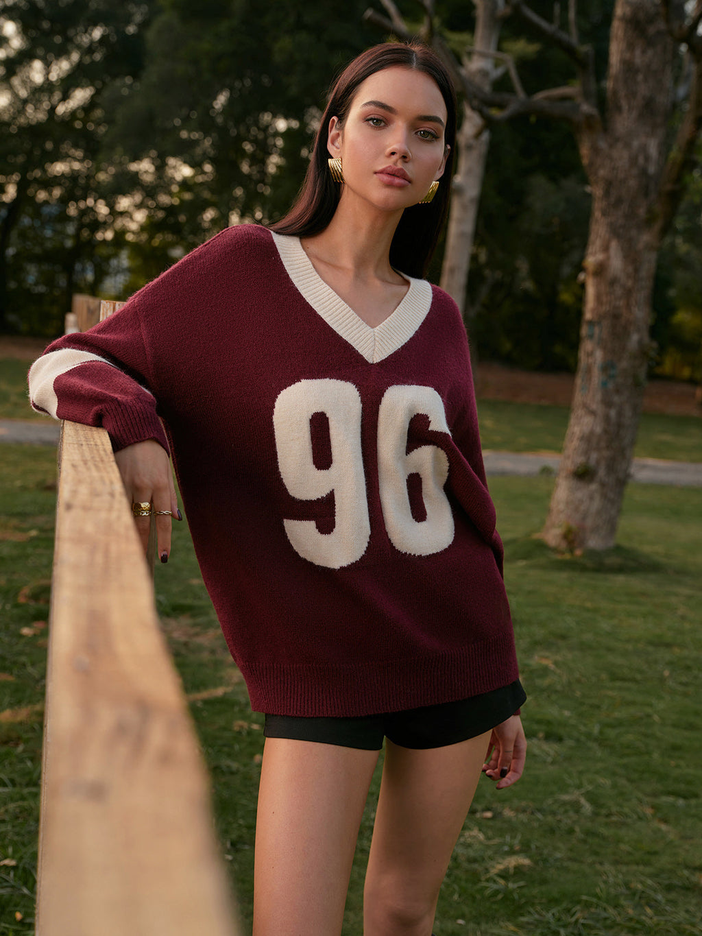 V-Ausschnitt-Pullover mit Kontrastbündchen