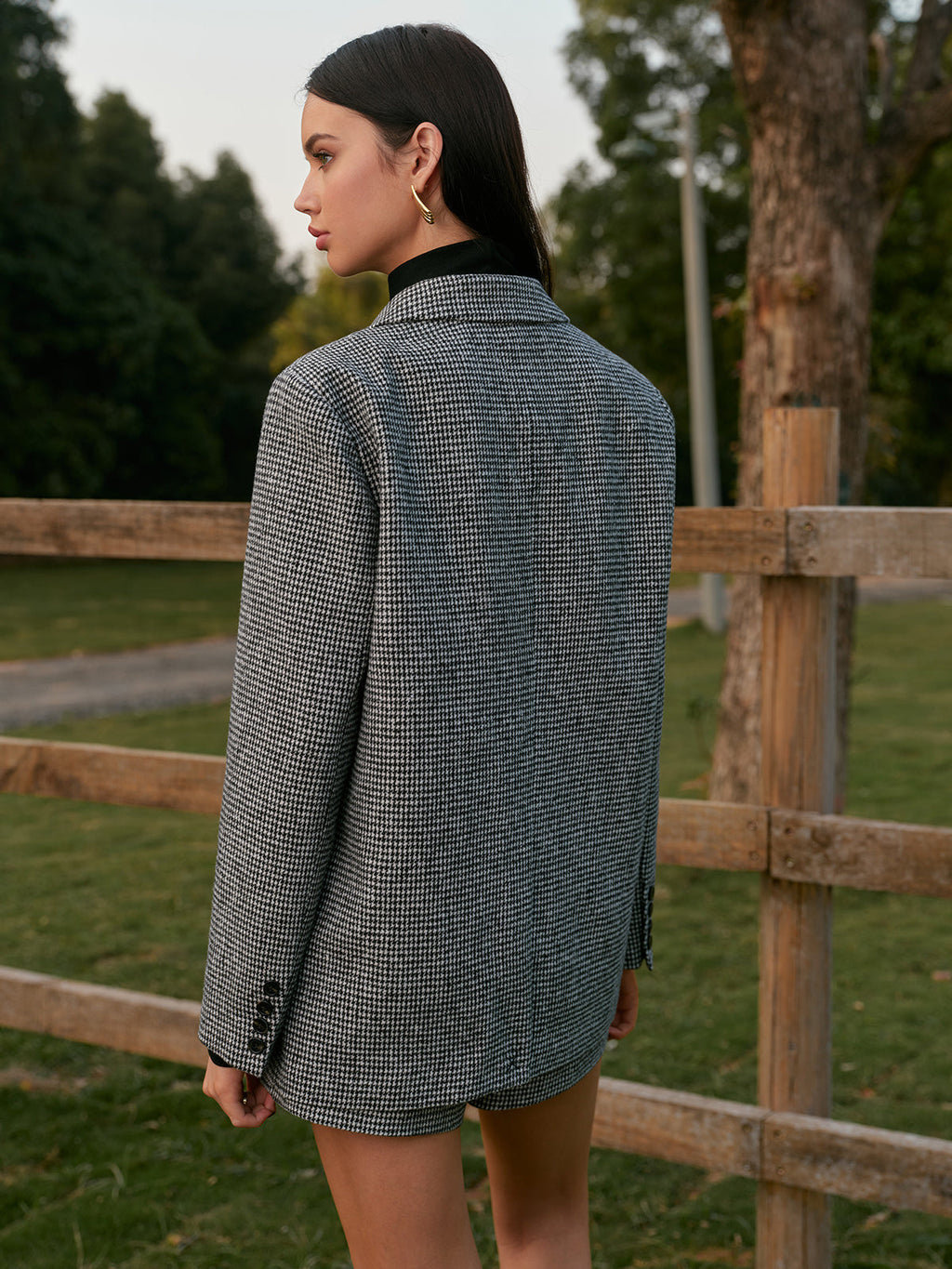 Blazer en tweed à chevrons et boutons