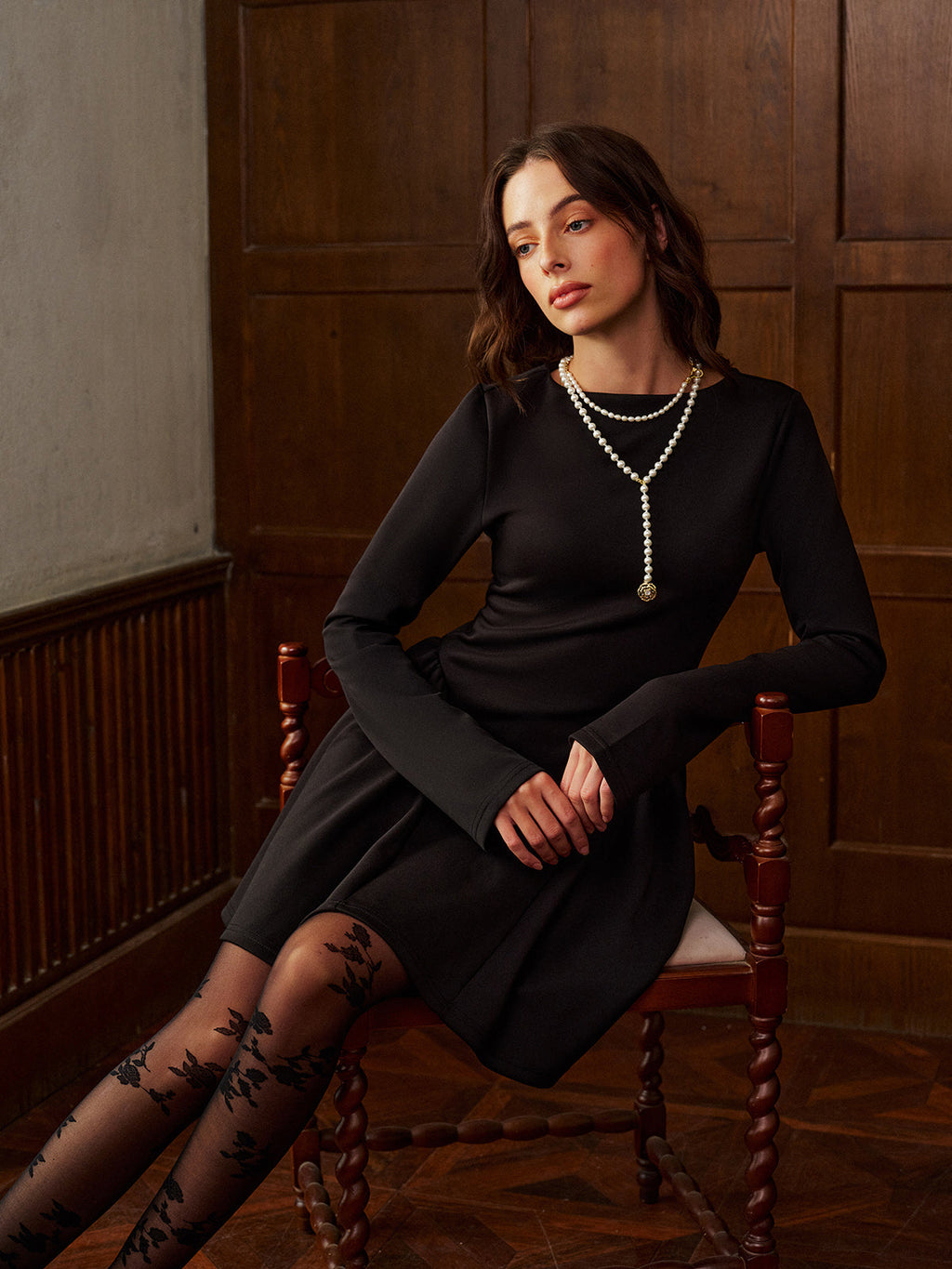 Einfaches, plissiertes Kurzarmkleid