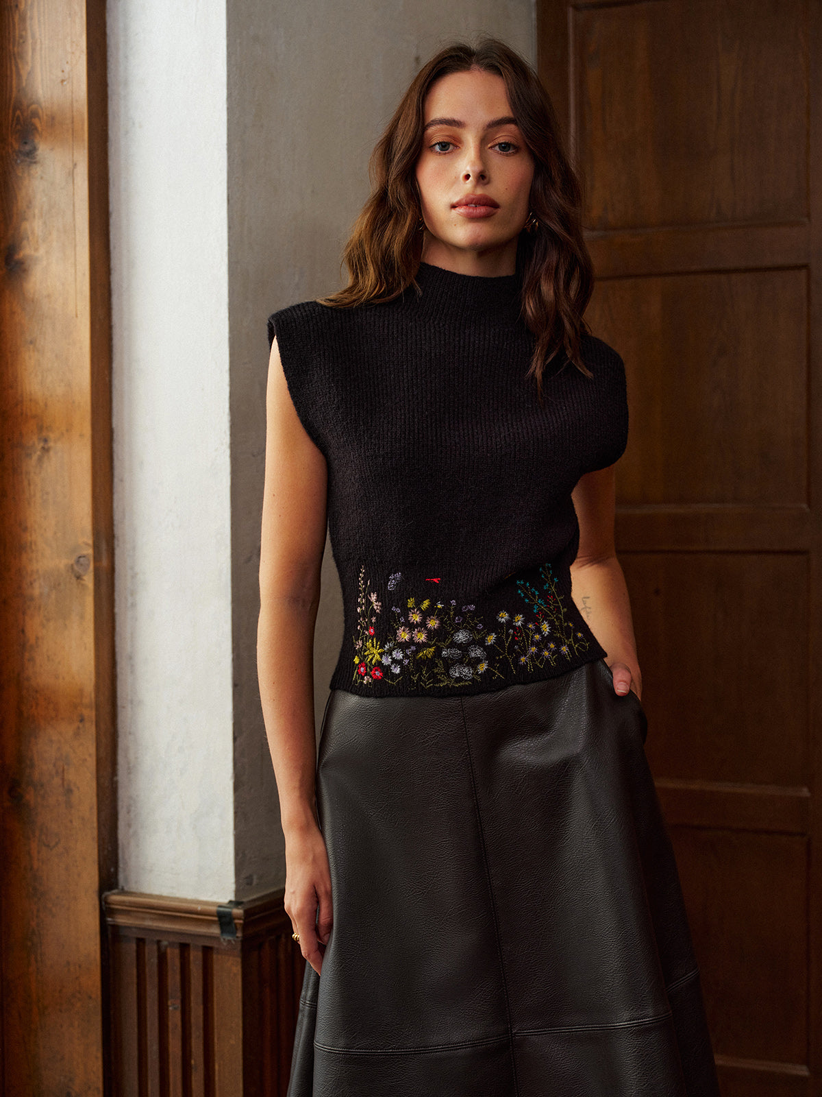 Gilet pull col montant brodé floral