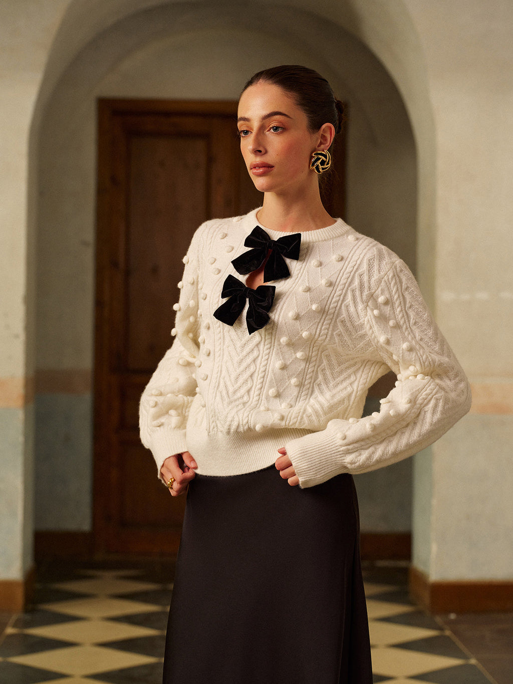 Strickpullover mit Schleife und Bommeln