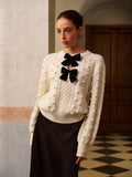 Strickpullover mit Schleife und Bommeln