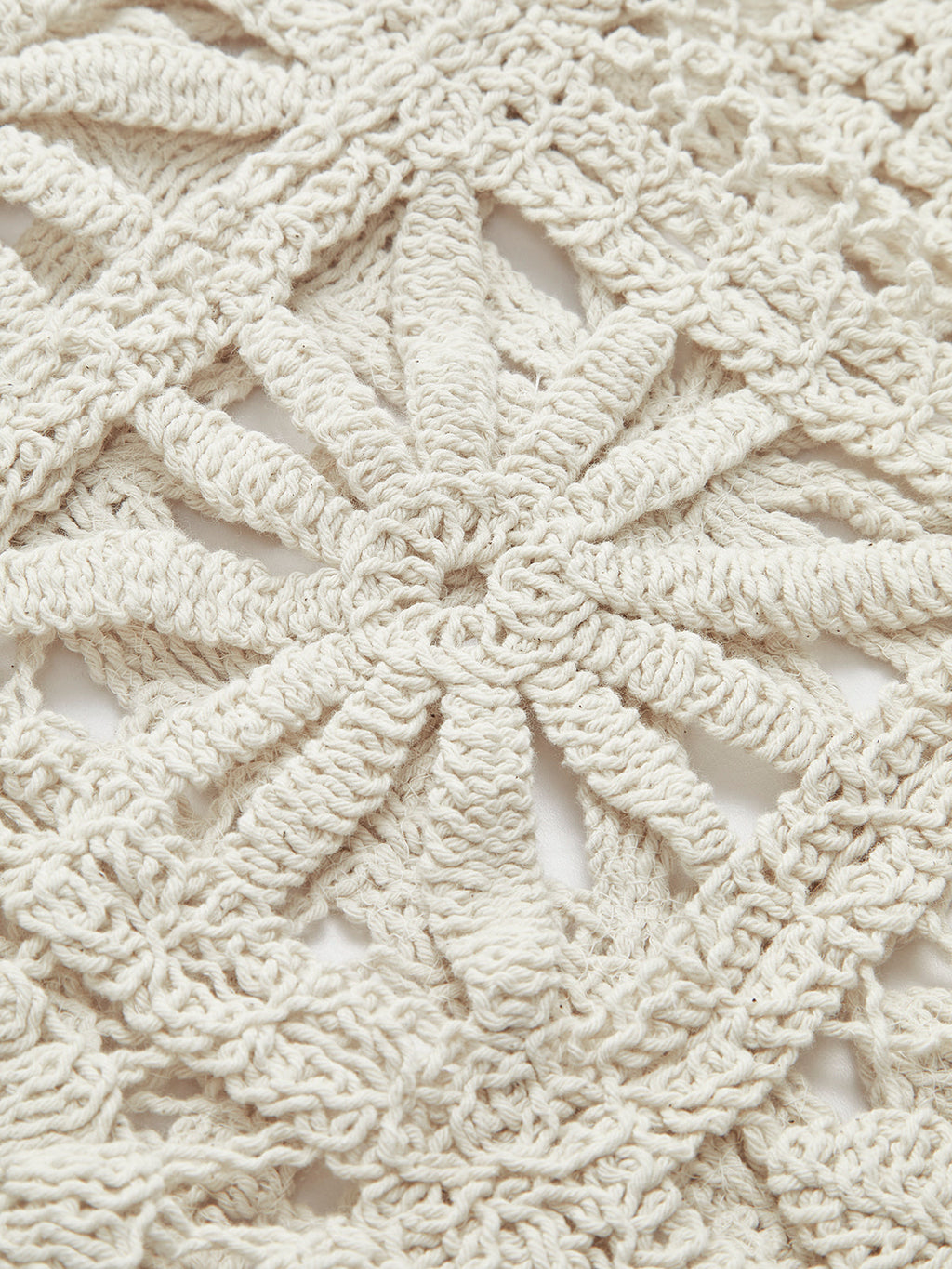 Gehäkelte quadratische Strickjacke mit Knopfleiste