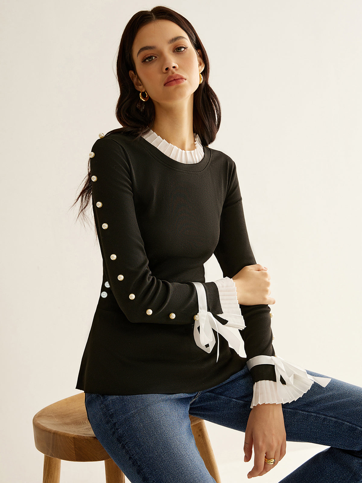 Blouse plissée à empiècements ornés de perles 