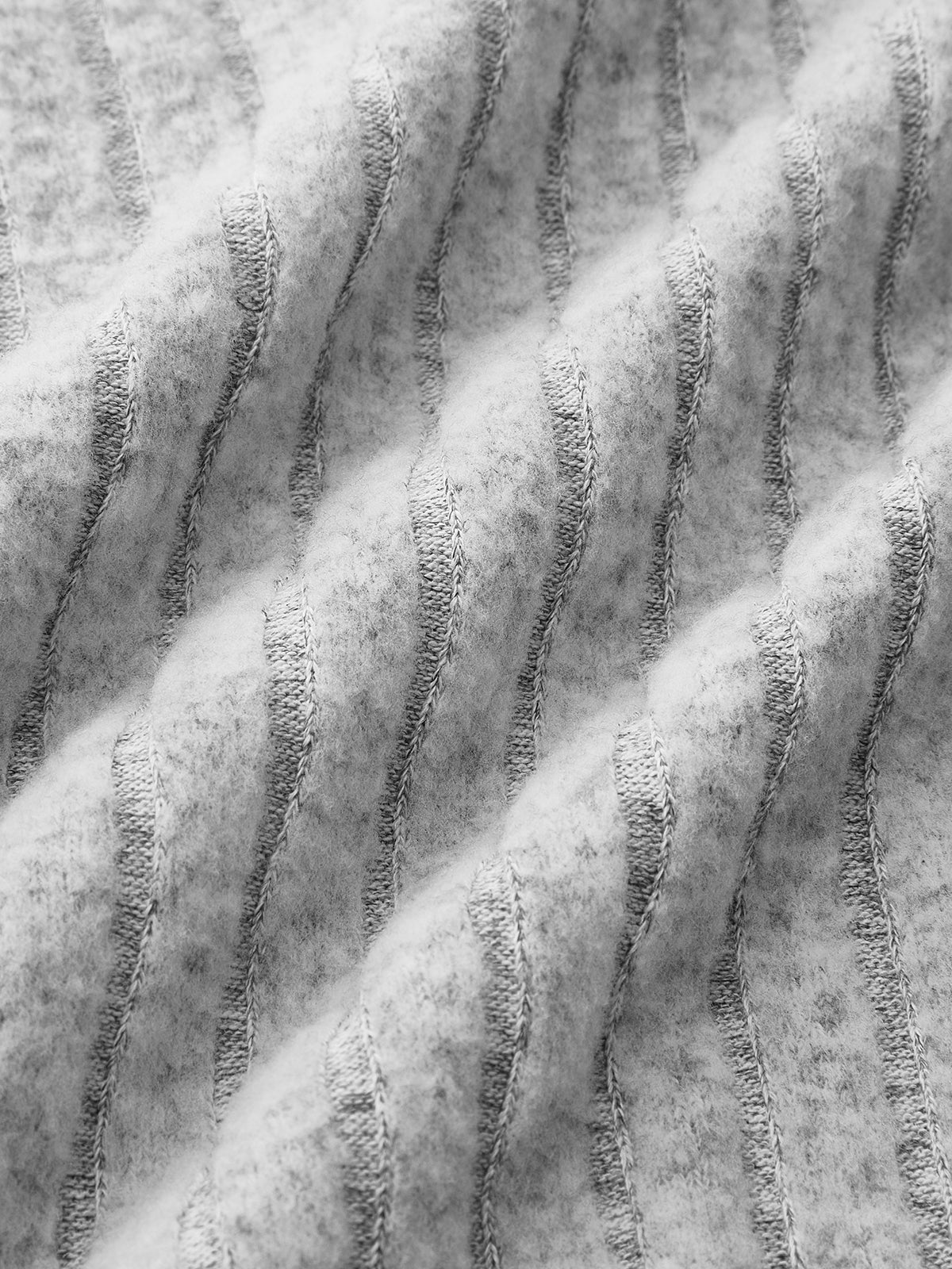 Schmal geschnittener Body mit geripptem Wellensaum 