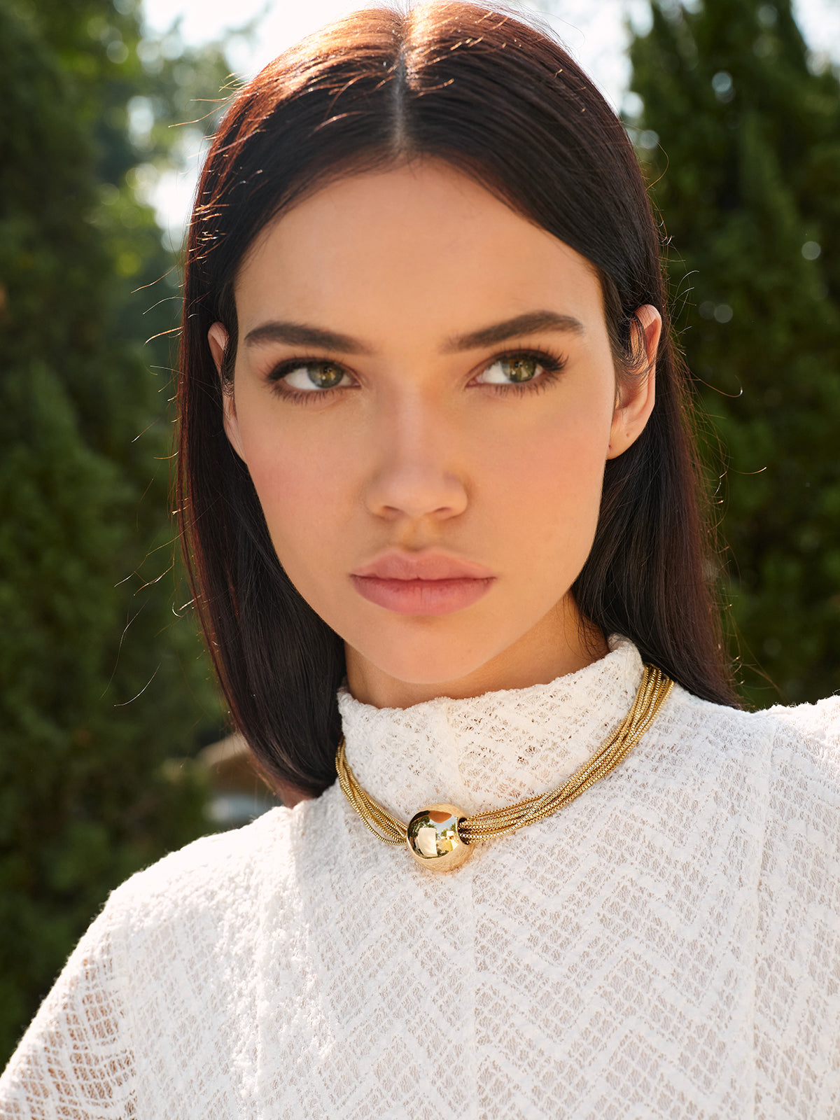 Collier ras du cou à plusieurs chaînes et perles brillantes 