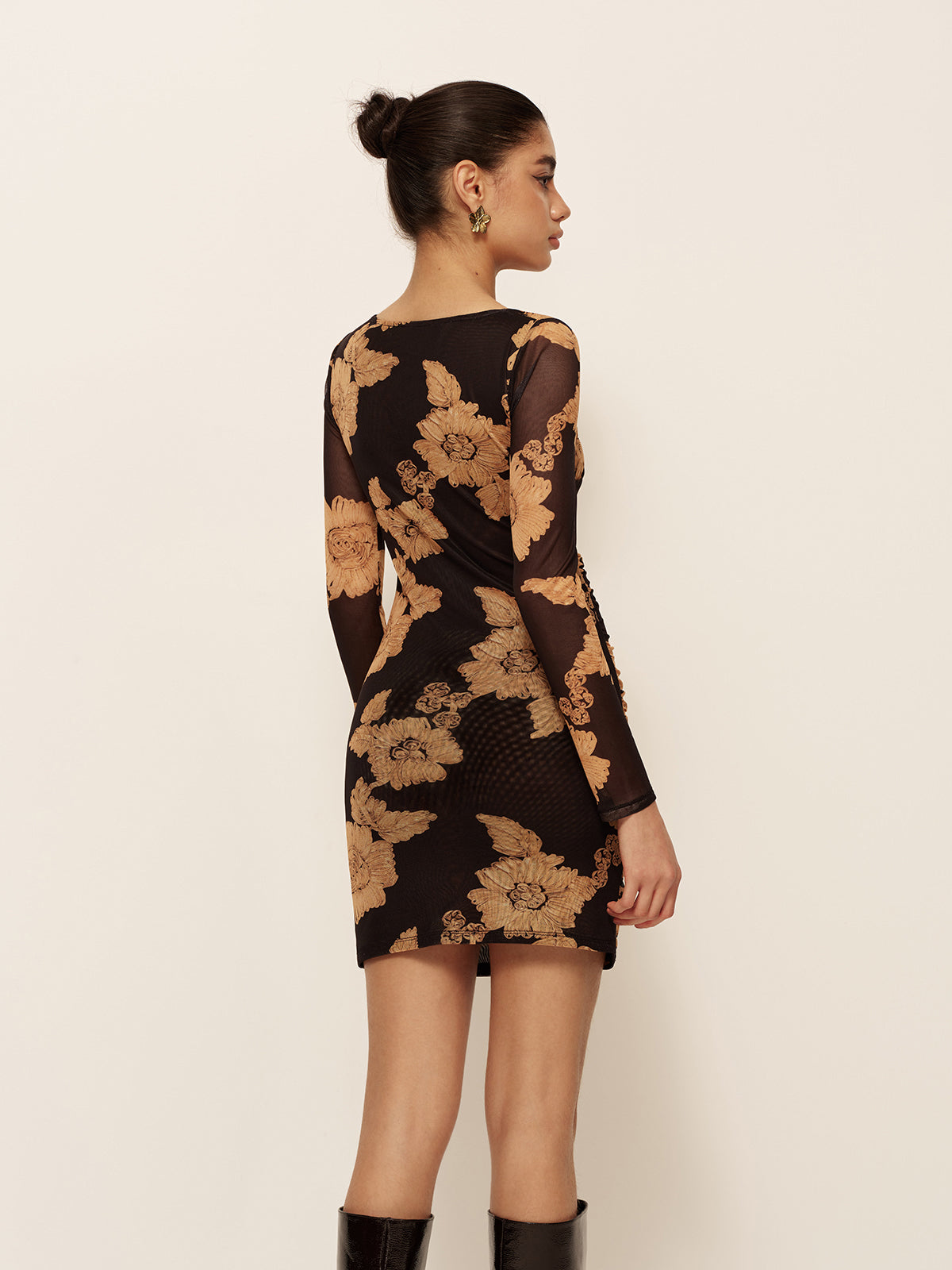 Asymmetrisches Langarmkleid mit Print