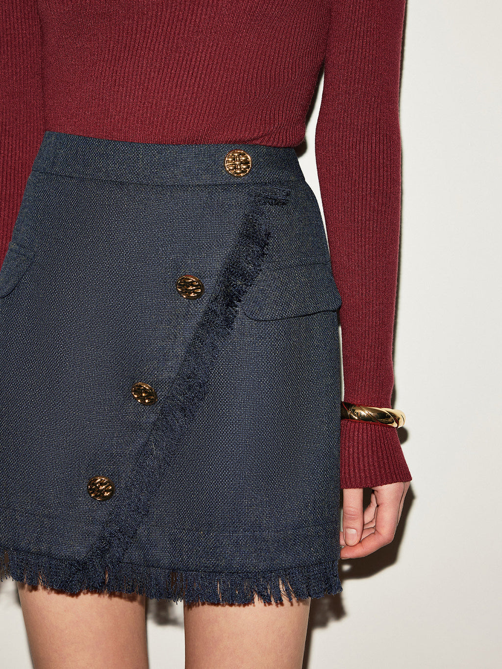 Mid-Waist Minirock aus Tweed mit Quasten