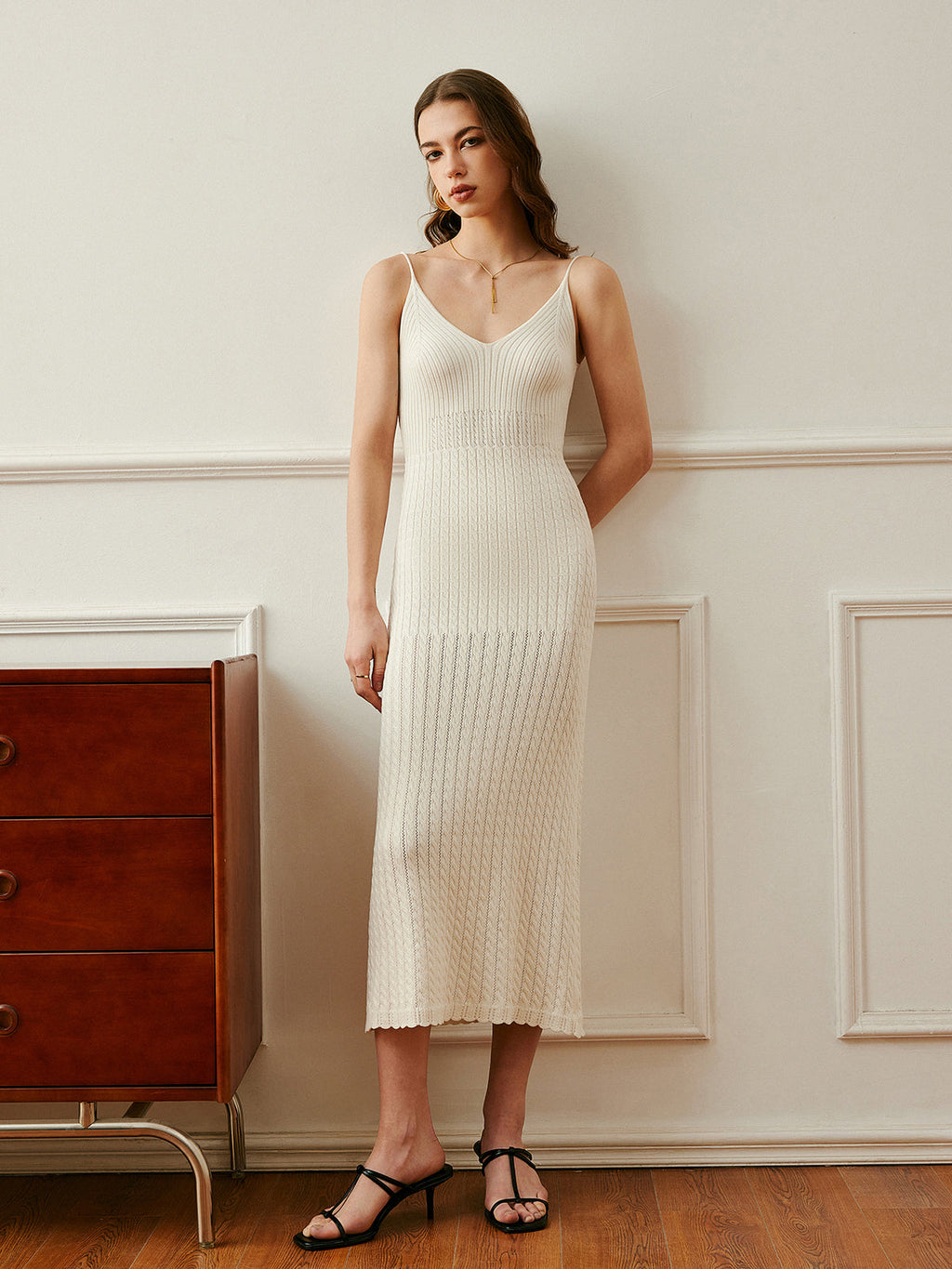 Geripptes Spaghettiträger-Strickkleid
