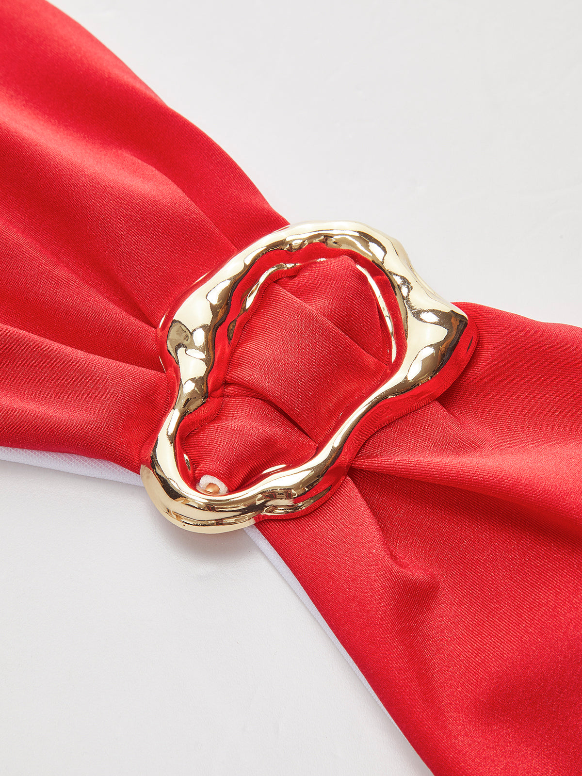 Bandeau-Bikini mit Metalldetails und Schleife 