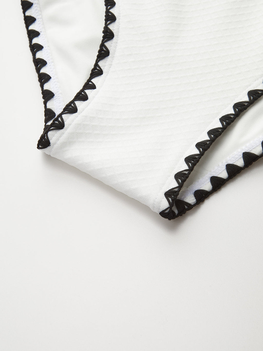 Maillot de bain asymétrique avec découpes