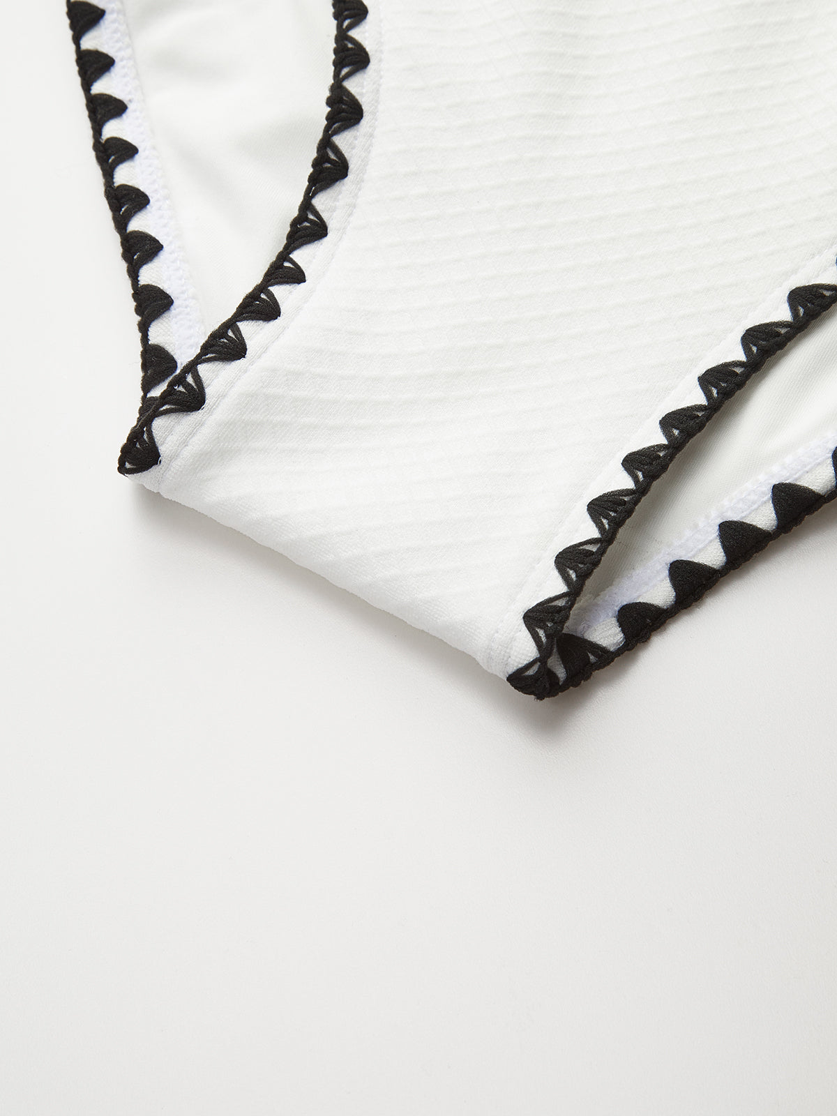 Maillot de bain asymétrique avec découpes