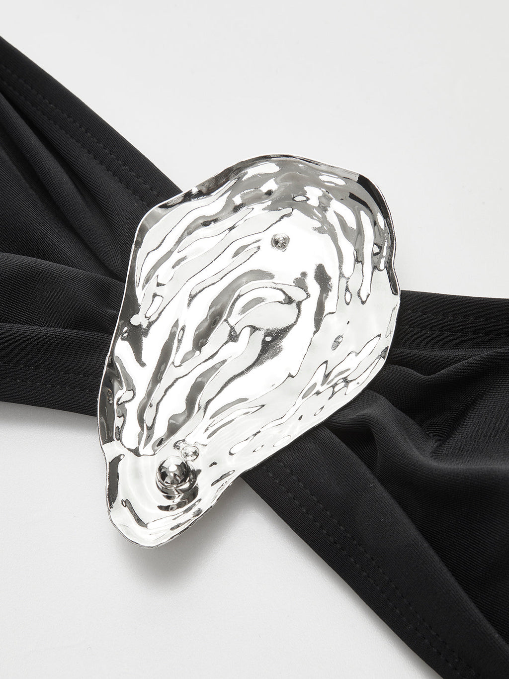 Bikini-Set mit Metallakzenten und Bindedetail vorne