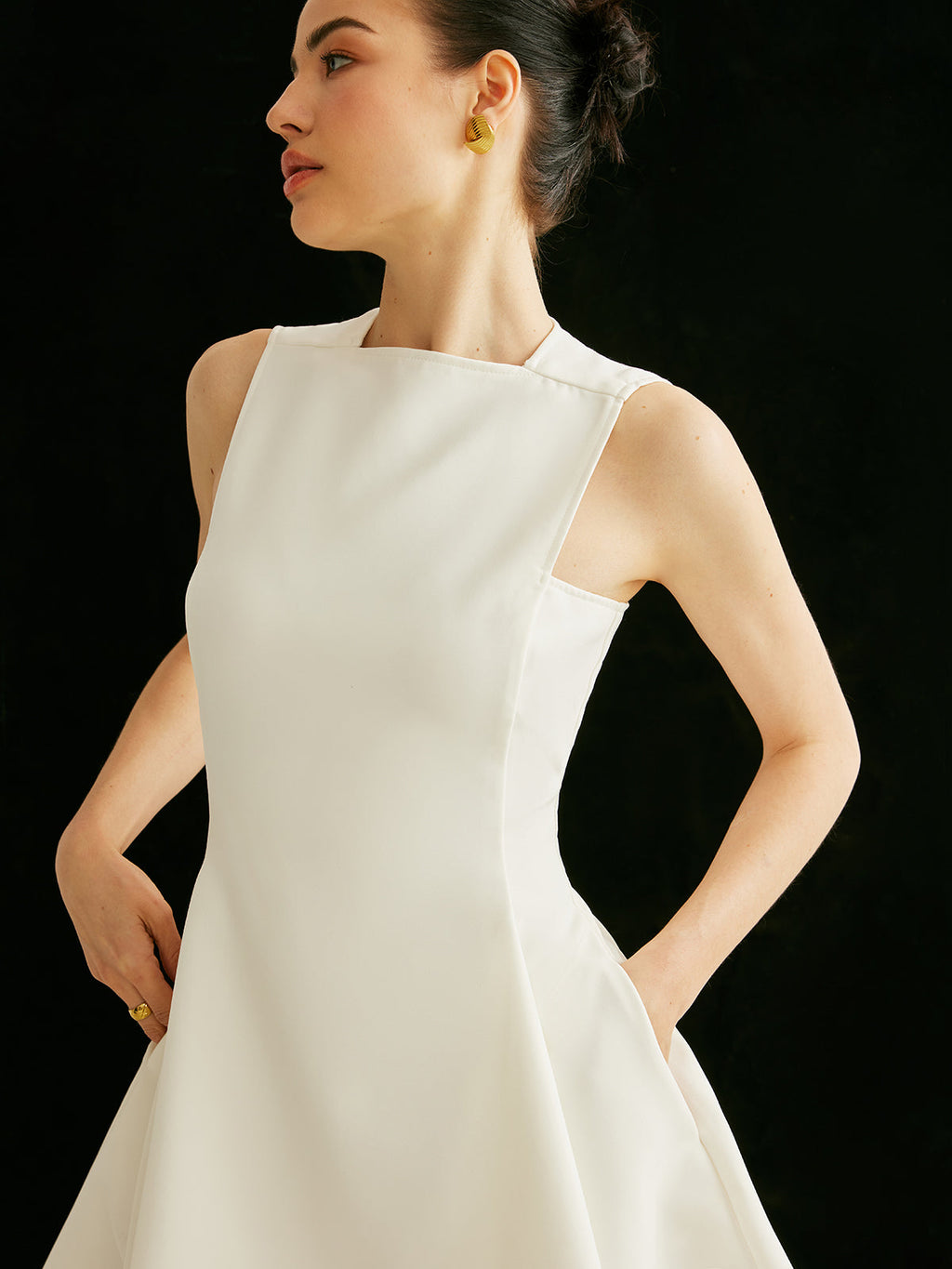 Asymmetrisches Kleid mit Taschendetail