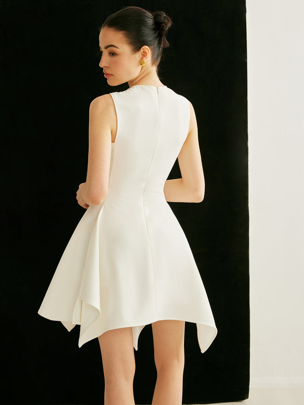 Asymmetrisches Kleid mit Taschendetail